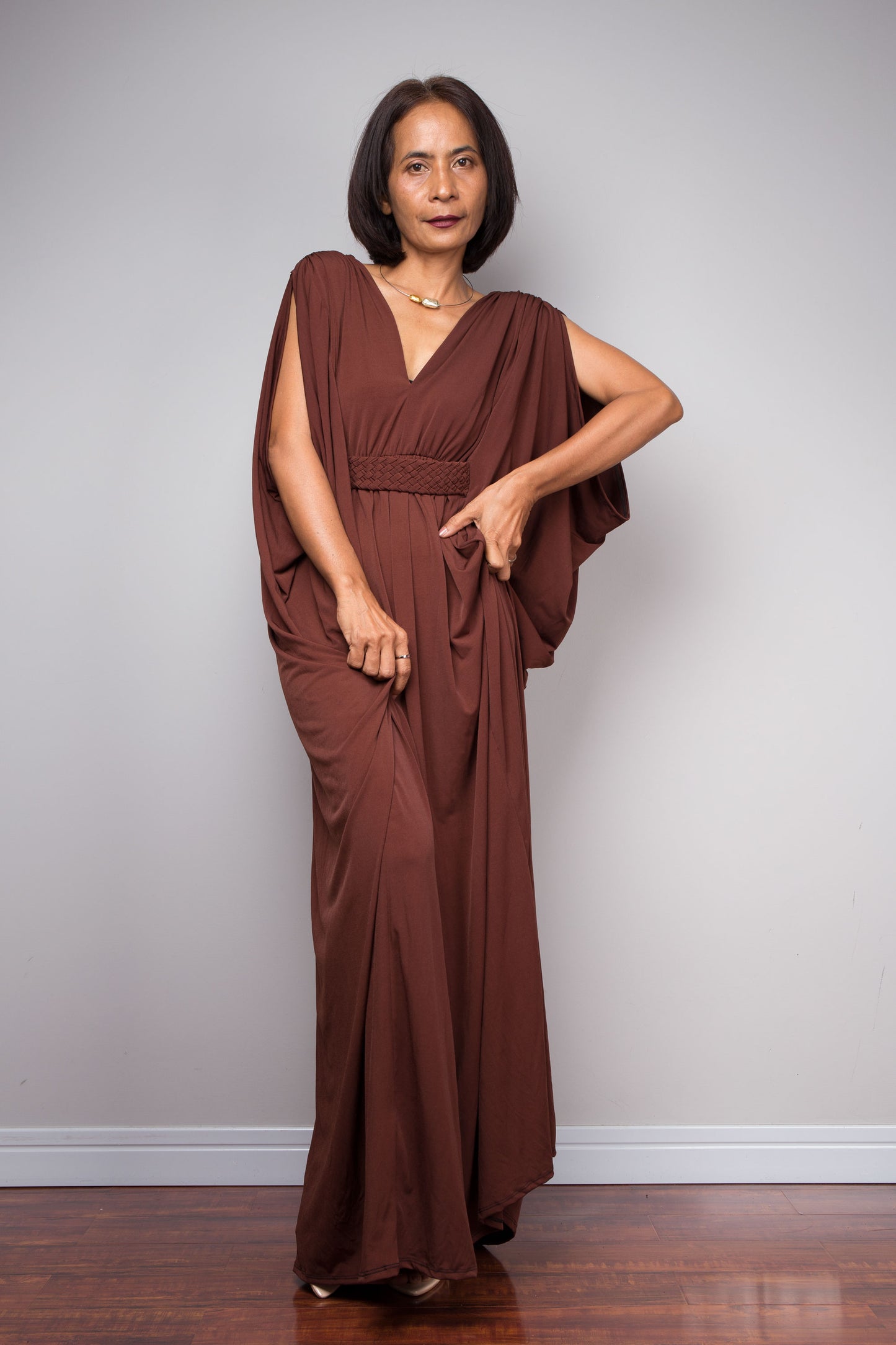 Nuichan model wearing a brown caftan dress against a plain background