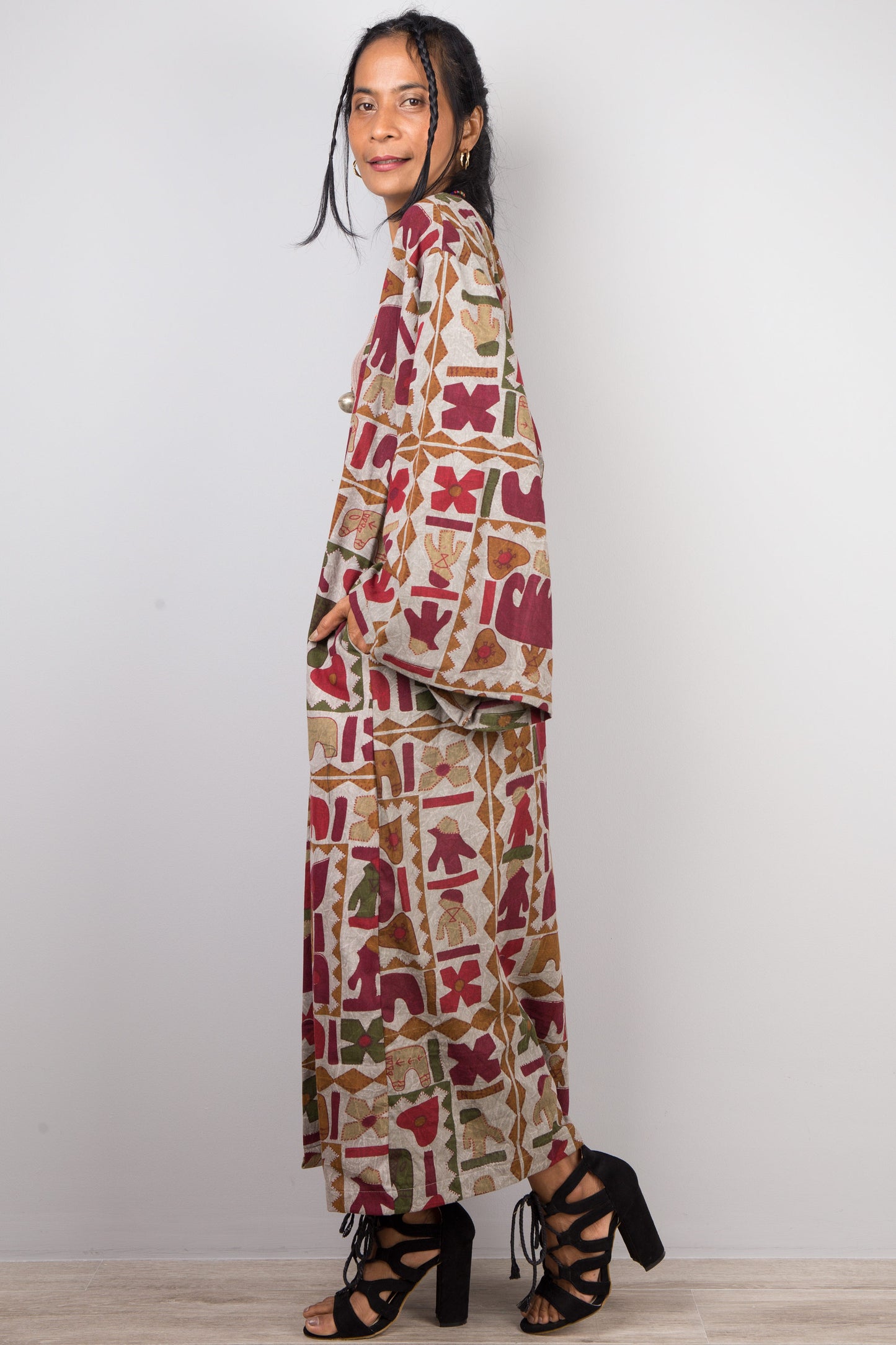 Indian cotton cardigan with wide sleeves and pockets. Open front kimono duster by Nuichan