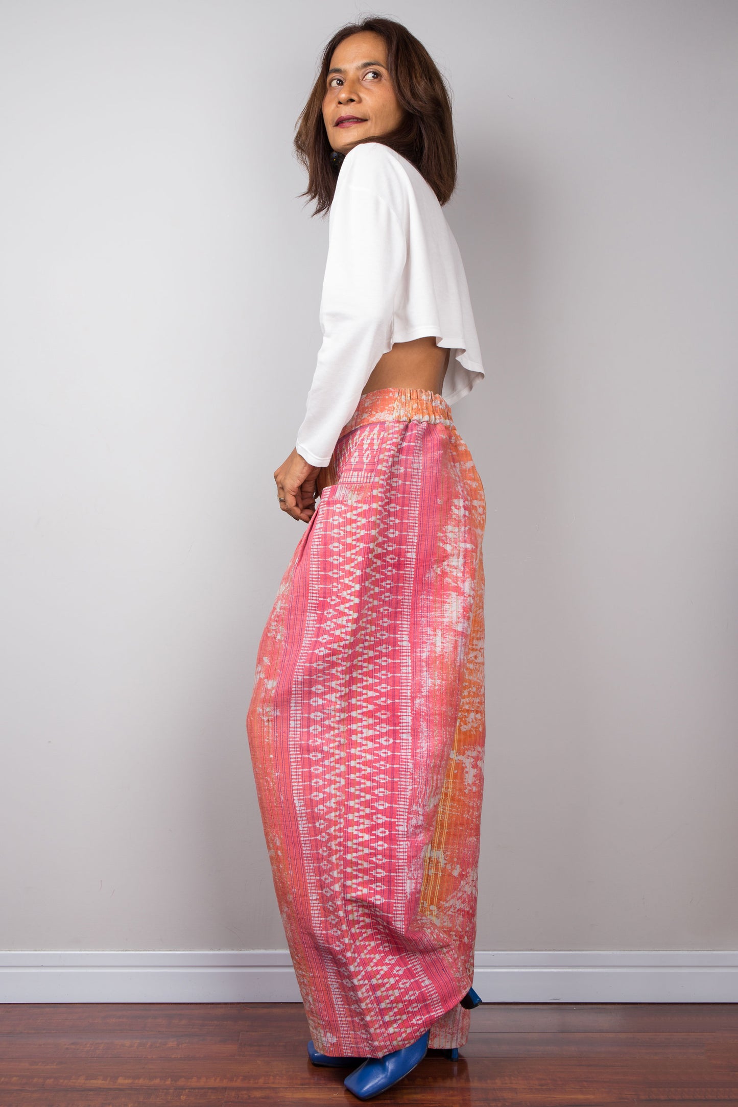 Experience the comfort of these handmade orange and pink tie-dye hemp pants from Nuichan, perfect for a relaxed, eco-friendly wardrobe.