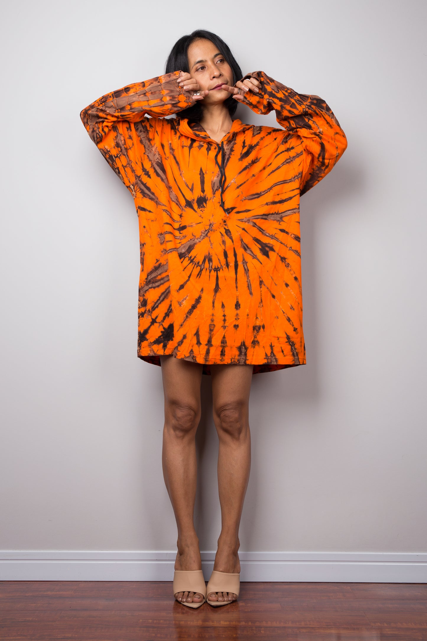 Tie dye hoodie with long sleeves by Nuichan