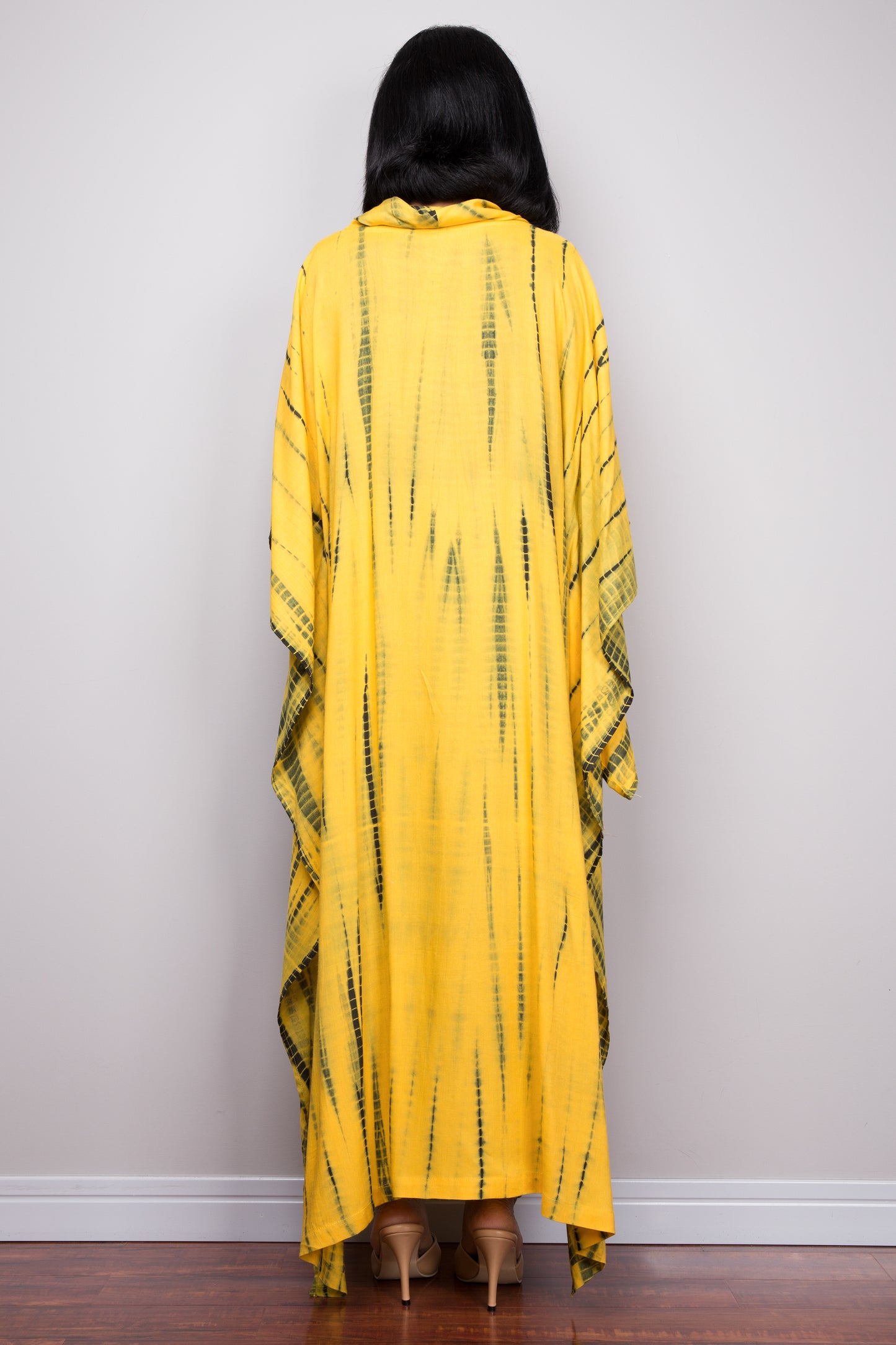 Buy Tie dye Kaftan tops online. Short front tie dye dress by Nuichan