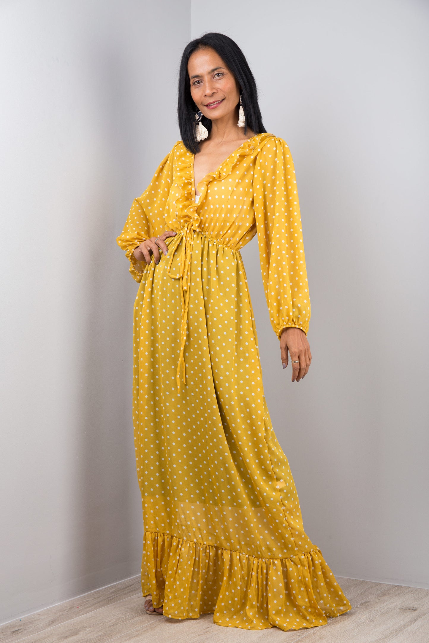 Long yellow maxi dress in chiffon fabric. High waist maxi with long sleeves