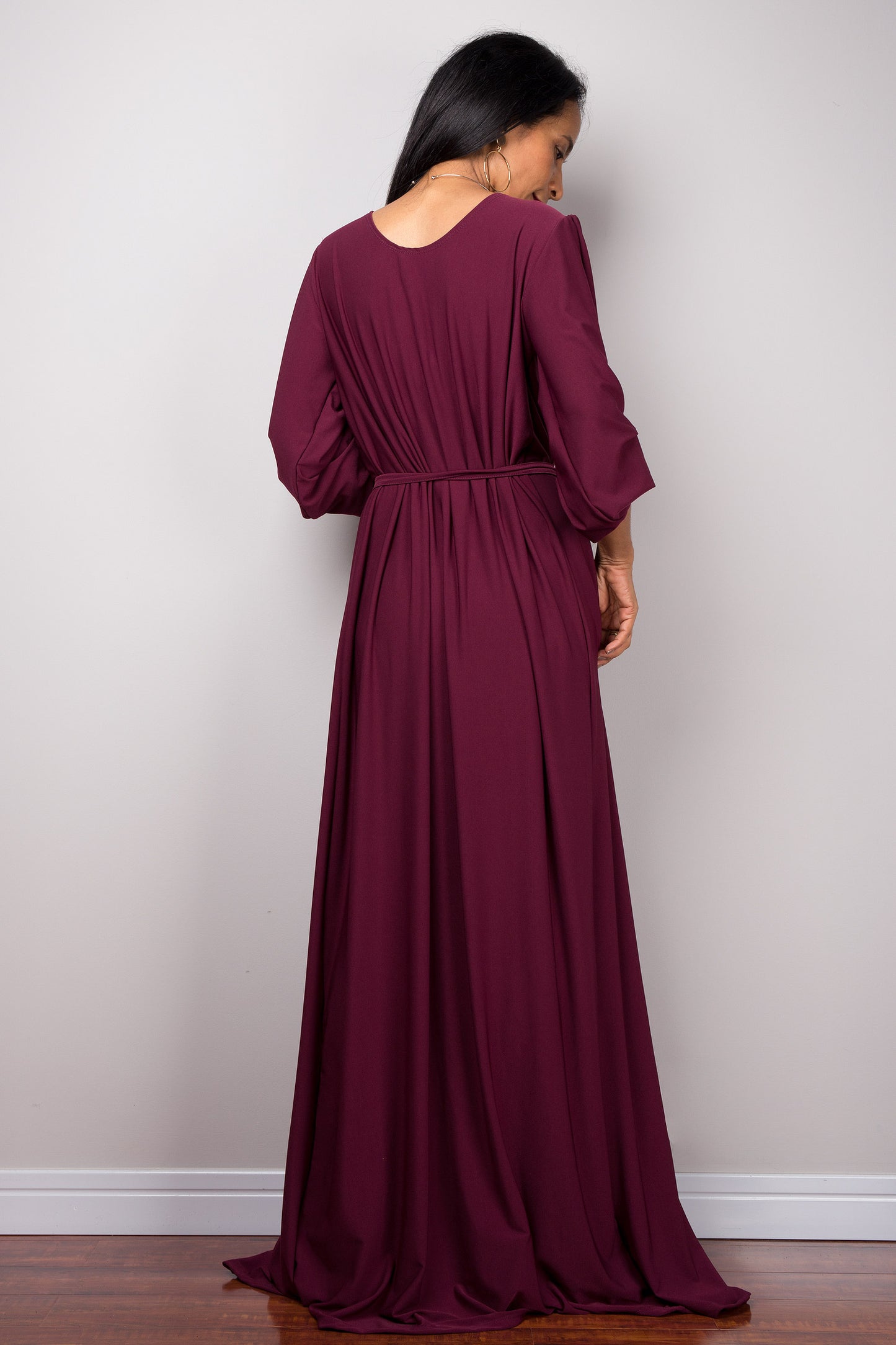 Lila Maxi-Kleid mit langen Ärmeln, Plissiertes lila Kleid