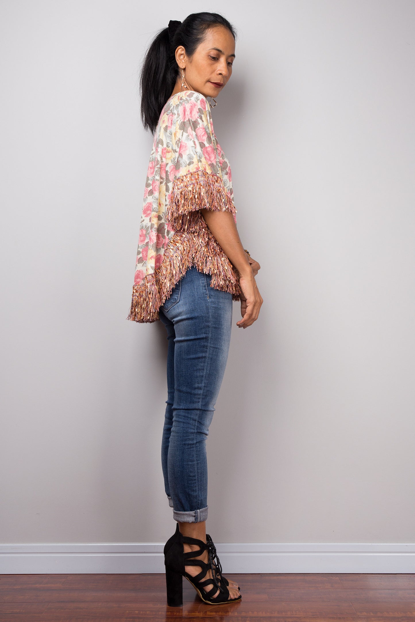 Cropped short sleeve floral cardigan with fringe