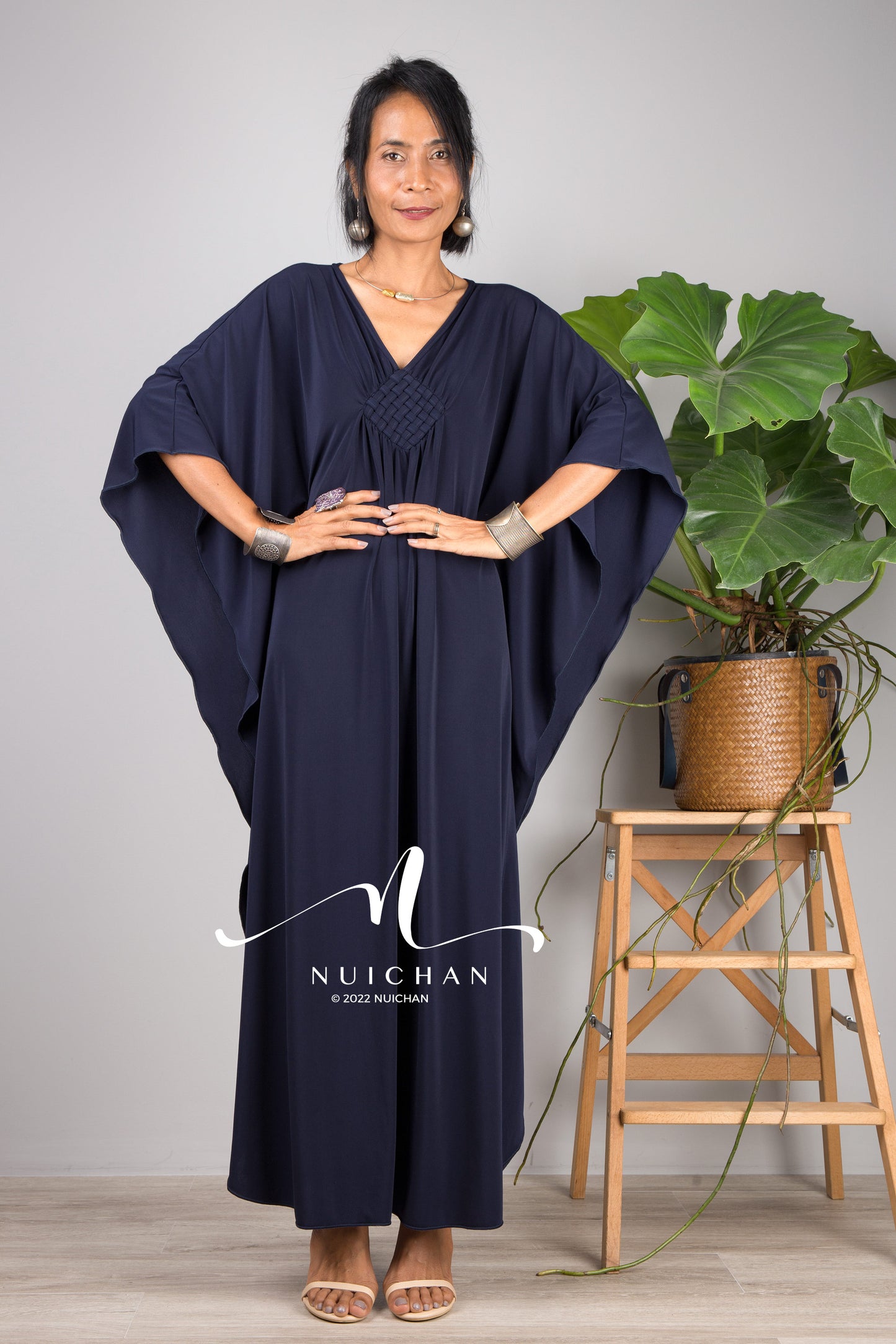Petite kaftan online. Dark blue caftan in size small. Kaftan maxi dress by Nuichan