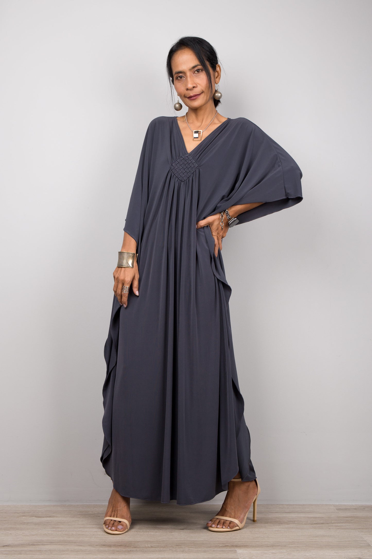 Petite kaftan dress in grey. Plunging neckline, batwing sleeve design