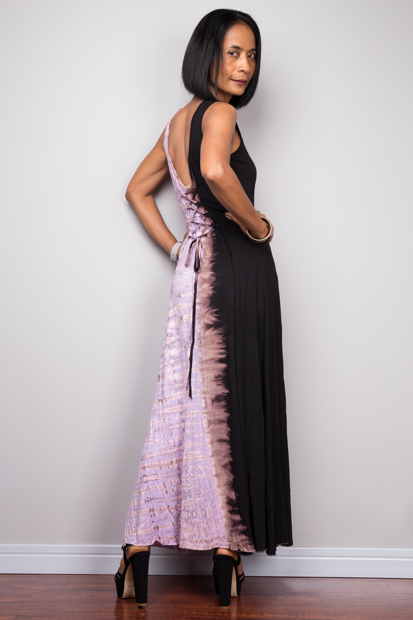 Neckholder-Kleid mit Batikmuster