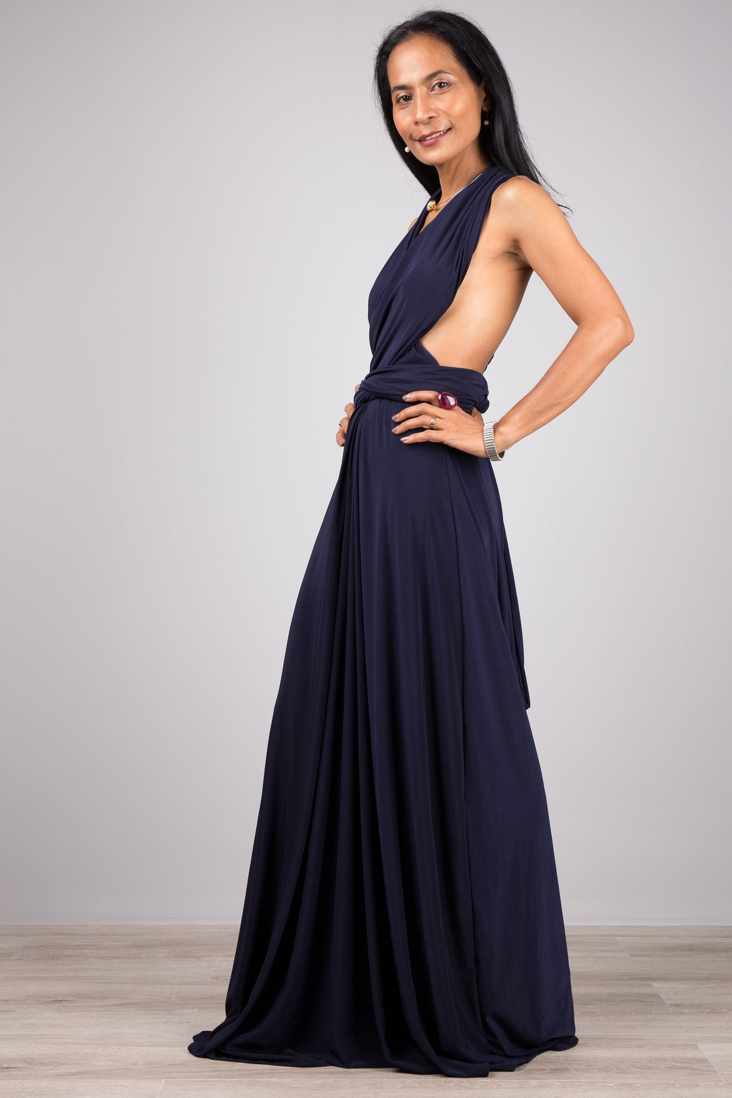 Blaues wandelbares Kleid