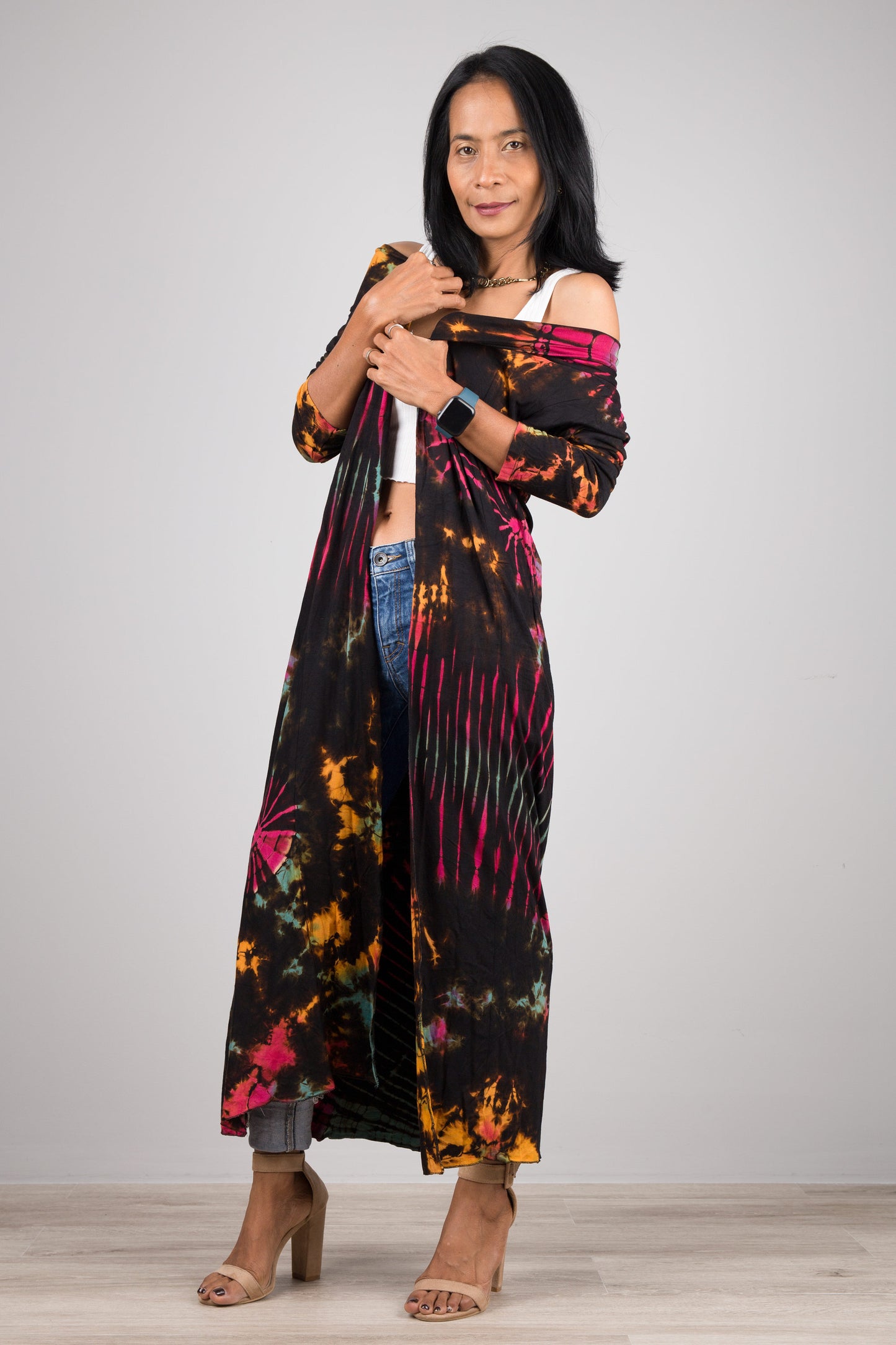 Tie dye cardigan - wrap around shoulders pose