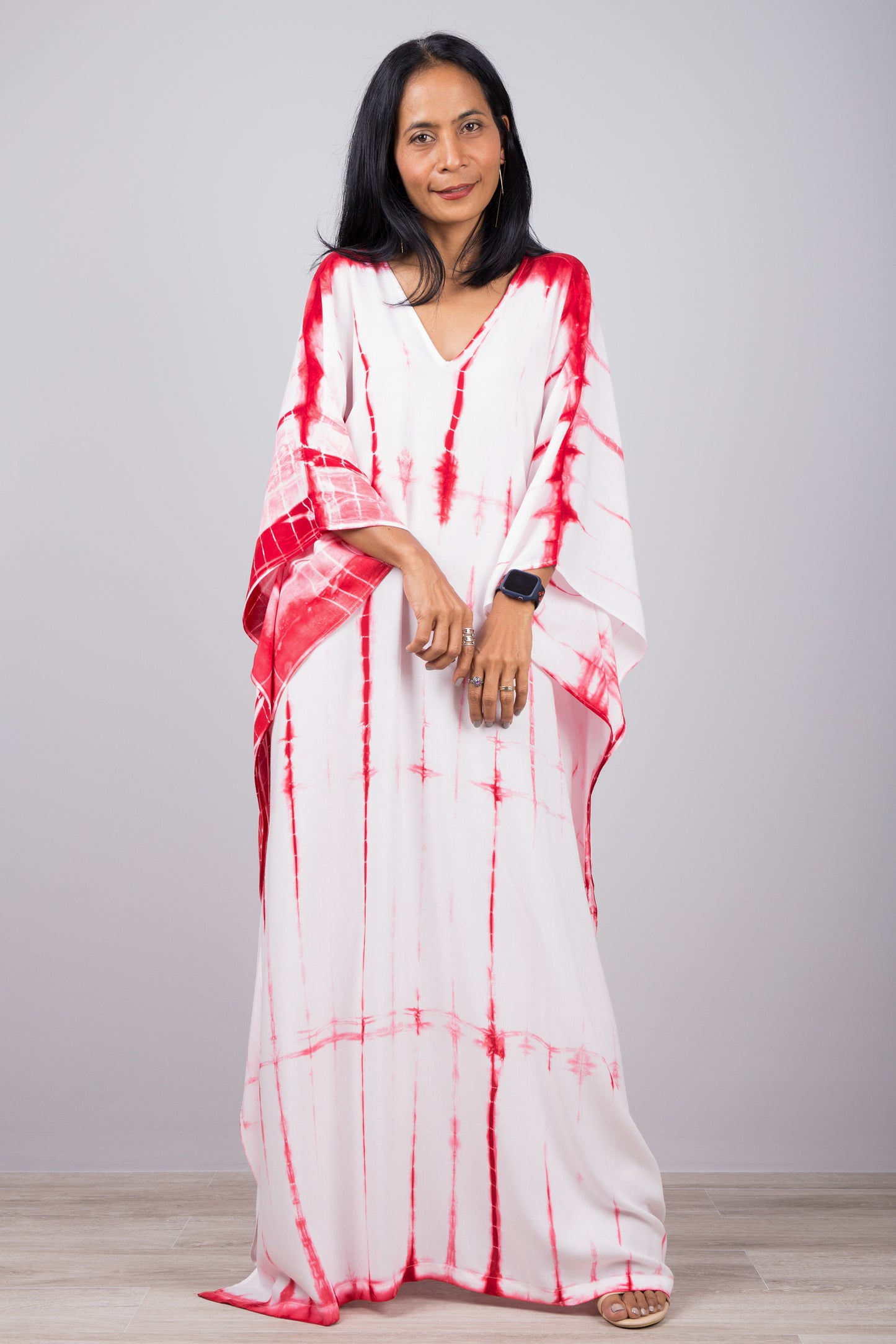 White and red tie dye dress with v neck. Caftan beach style