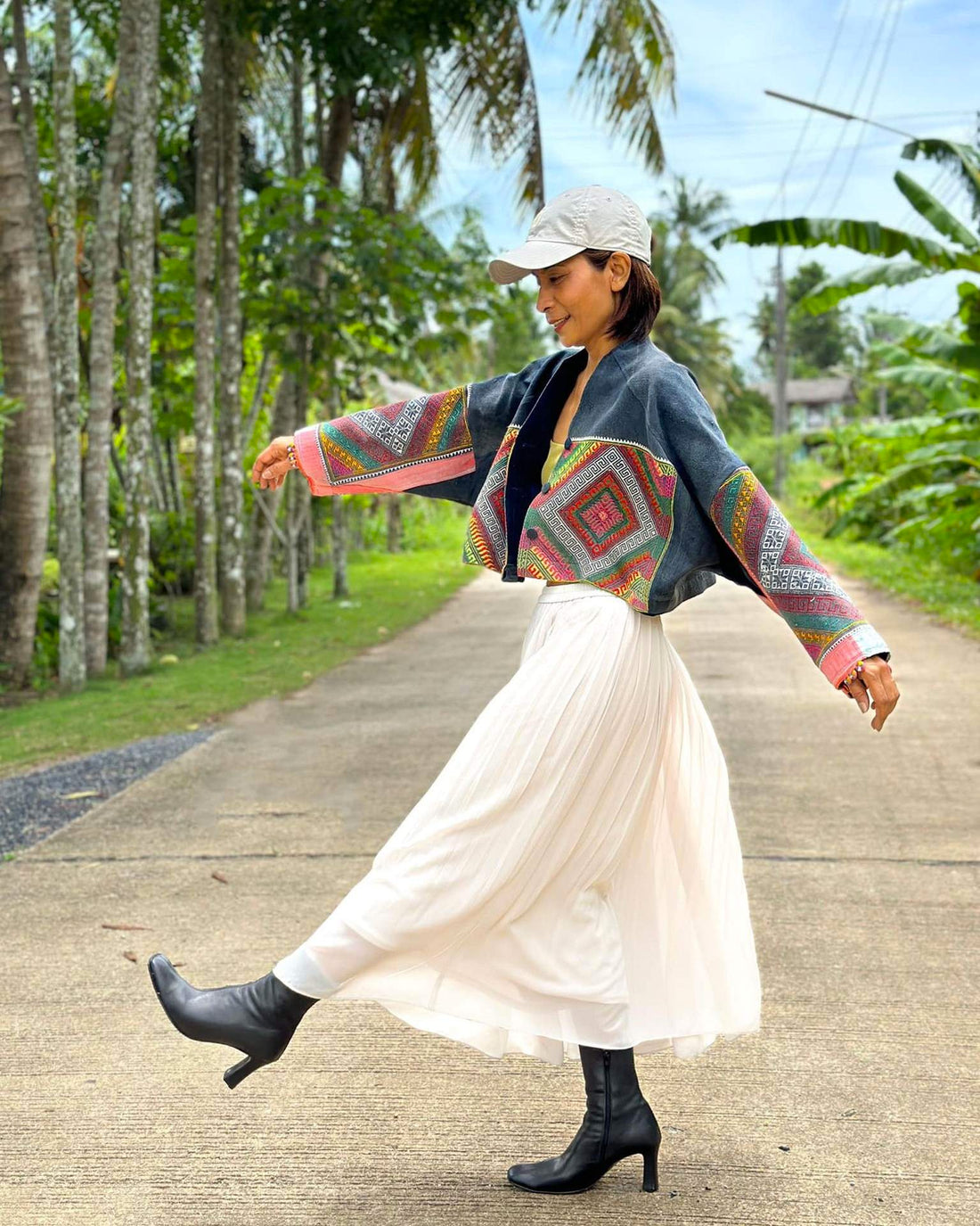 How to style a maxi skirt | Pleated white high waist skirt