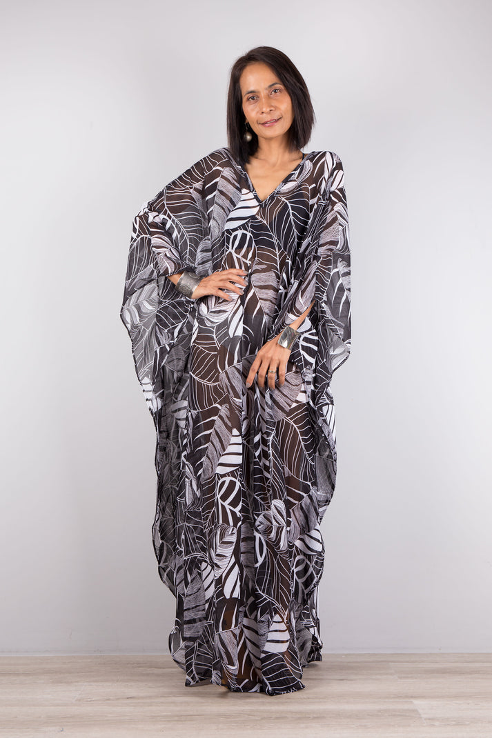 Nuichan Chiffon Dresses in black an white.  Chiffon kaftan dress for the beach