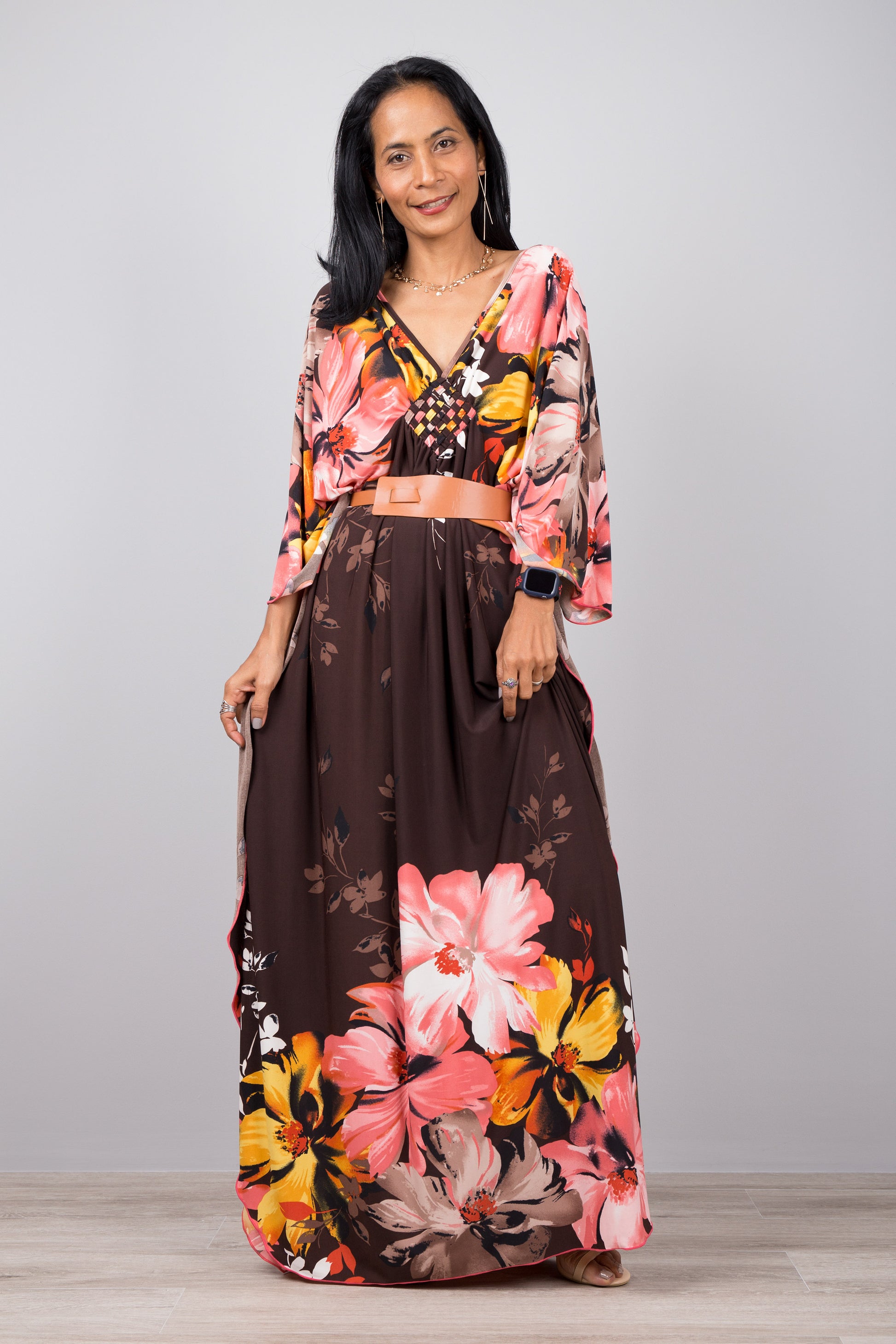 Floral caftan with v neck - Large kaftan by Nuichan