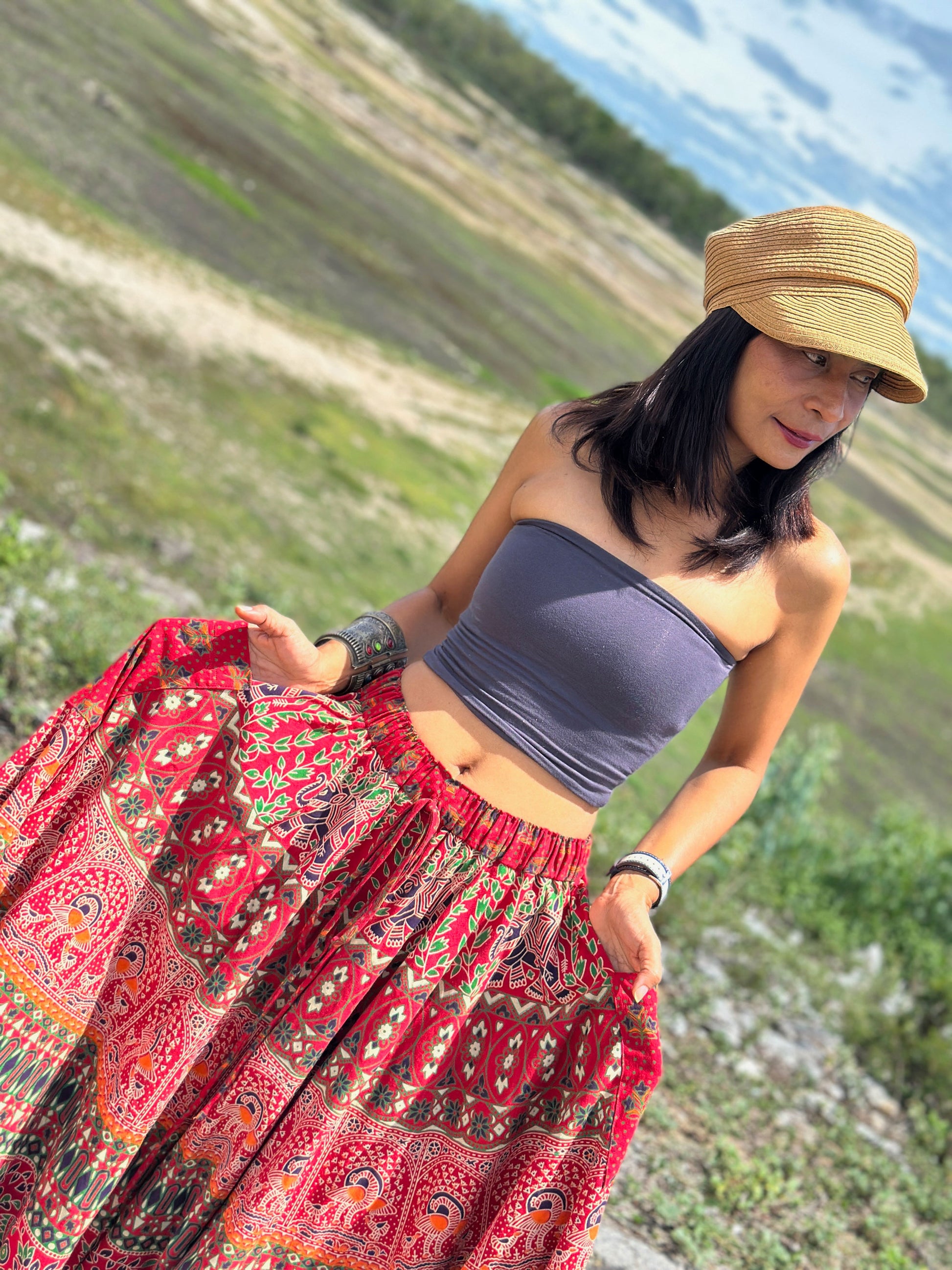 Boho maxi skirt in Indian cotton with red and orange mandalas, deep pockets, stylish summer skirt with elastic waist.

