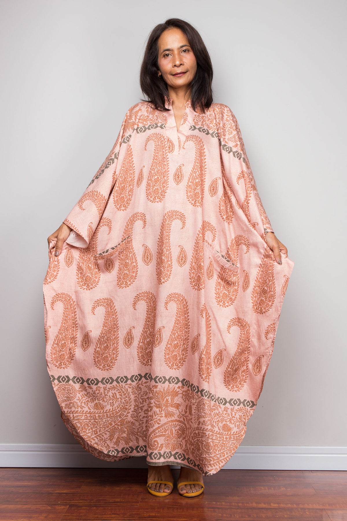 Geblümtes Kaftankleid