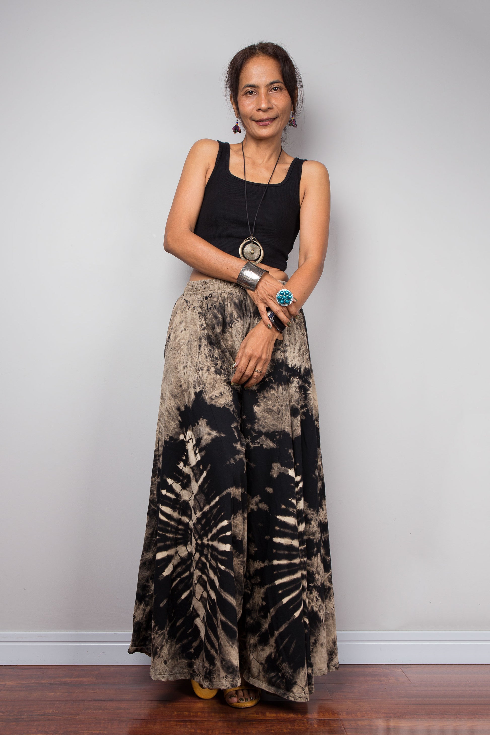 Full-length view of a model wearing the Nuichan handmade reverse dye wide leg pants, illustrating how the dramatic ultra-wide cotton legs mimic the elegant sweeping flow of a maxi skirt in motion