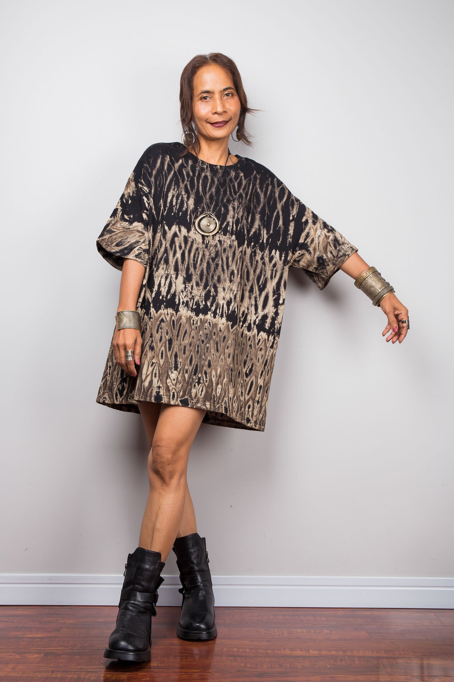 Front view of a model styling Nuichan's oversized reverse tie-dye t-shirt, showcasing the loose boxy fit and black with sand-colored pattern.