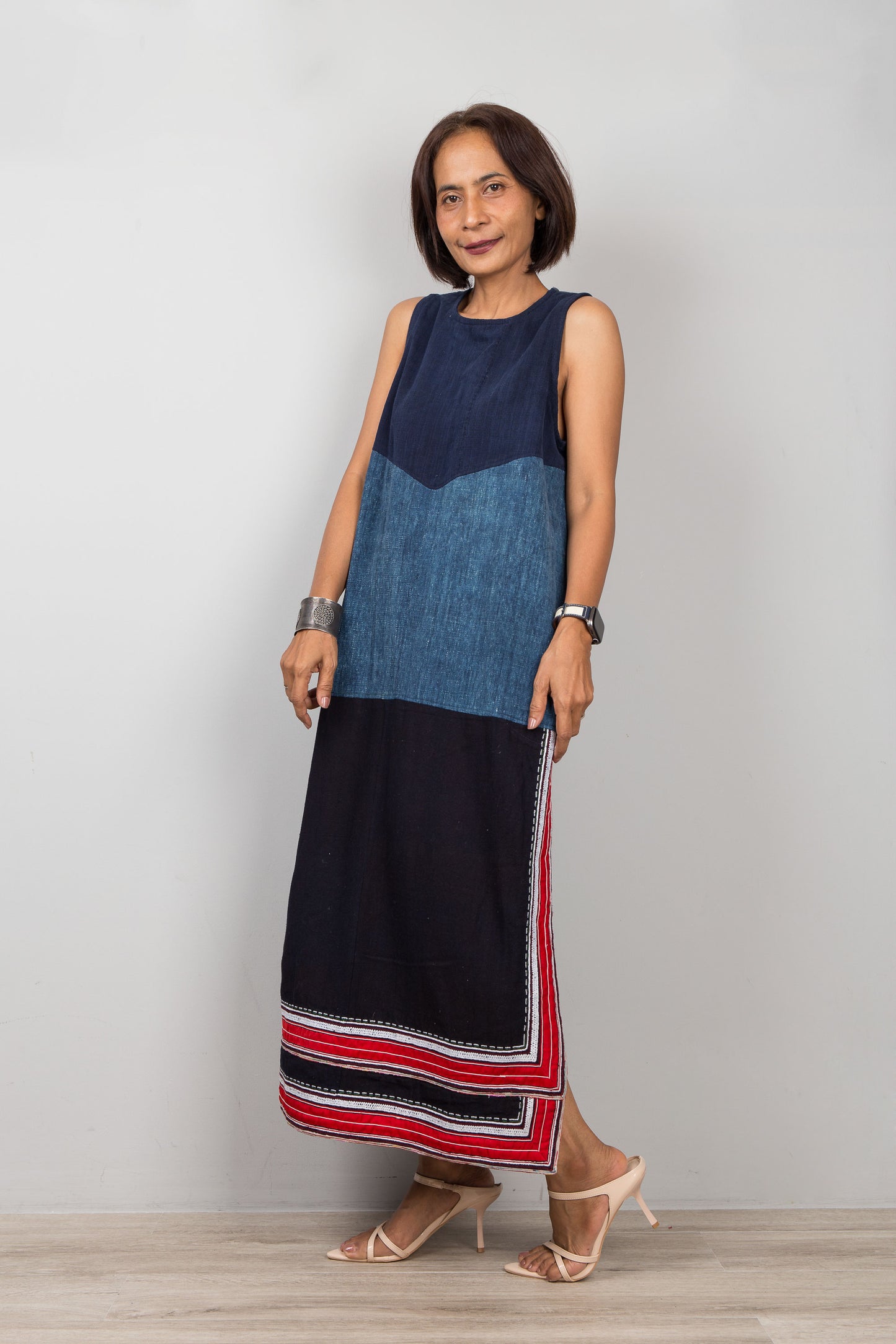 Ärmelloses indigoblaues Kleid