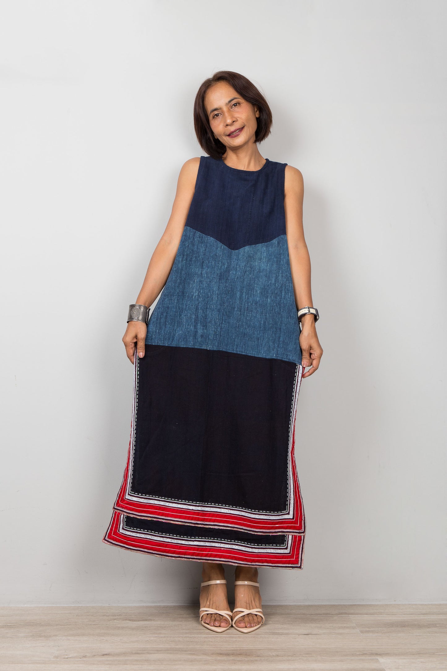 Ärmelloses indigoblaues Kleid