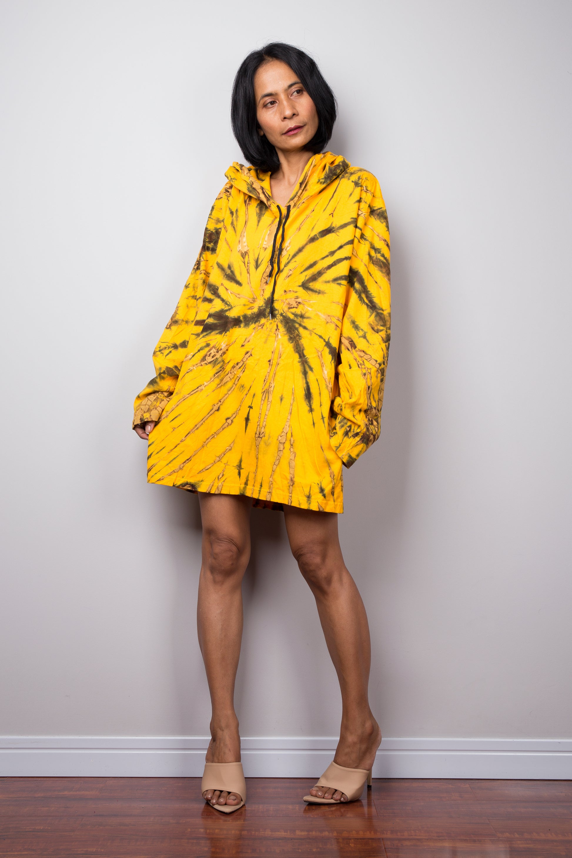 Yellow tie dye pullover by Nuichan. Long sleeve yellow tie dye sweatshirt