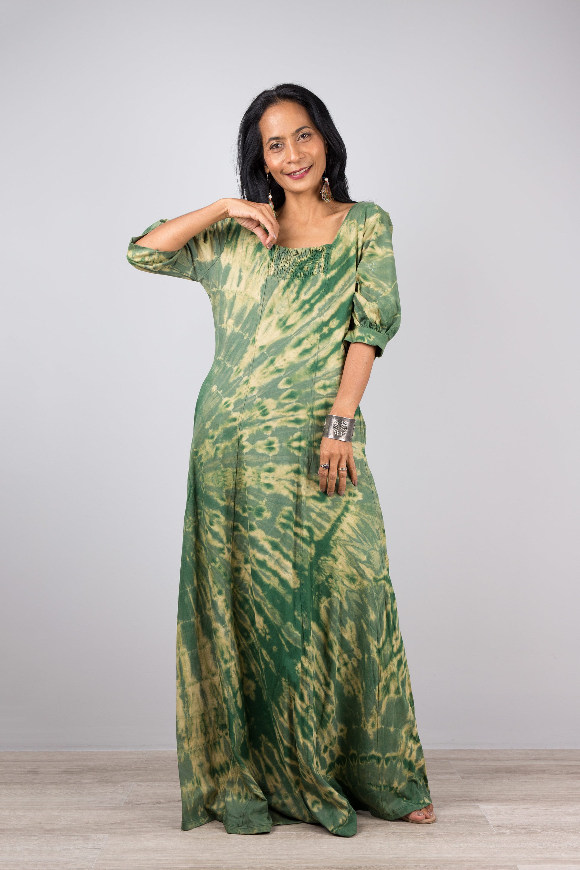 Green tie dye maxi dress with 3/4 sleeves and pockets. Pullover style dress