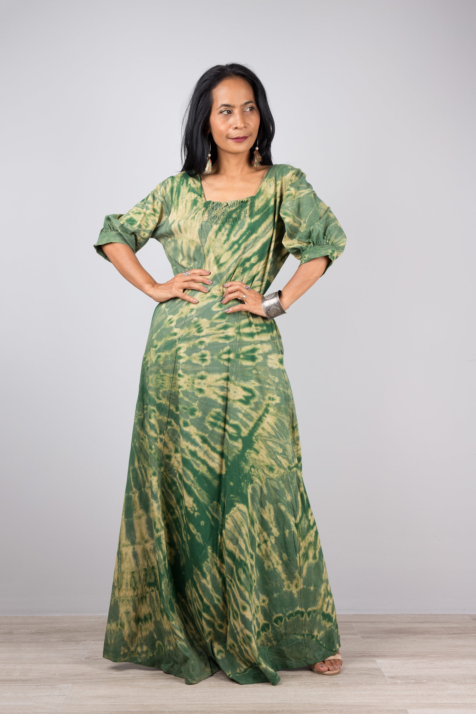 Cotton tie dye maxi dress with 3/4 sleeves and pockets.  Green tie dye dress