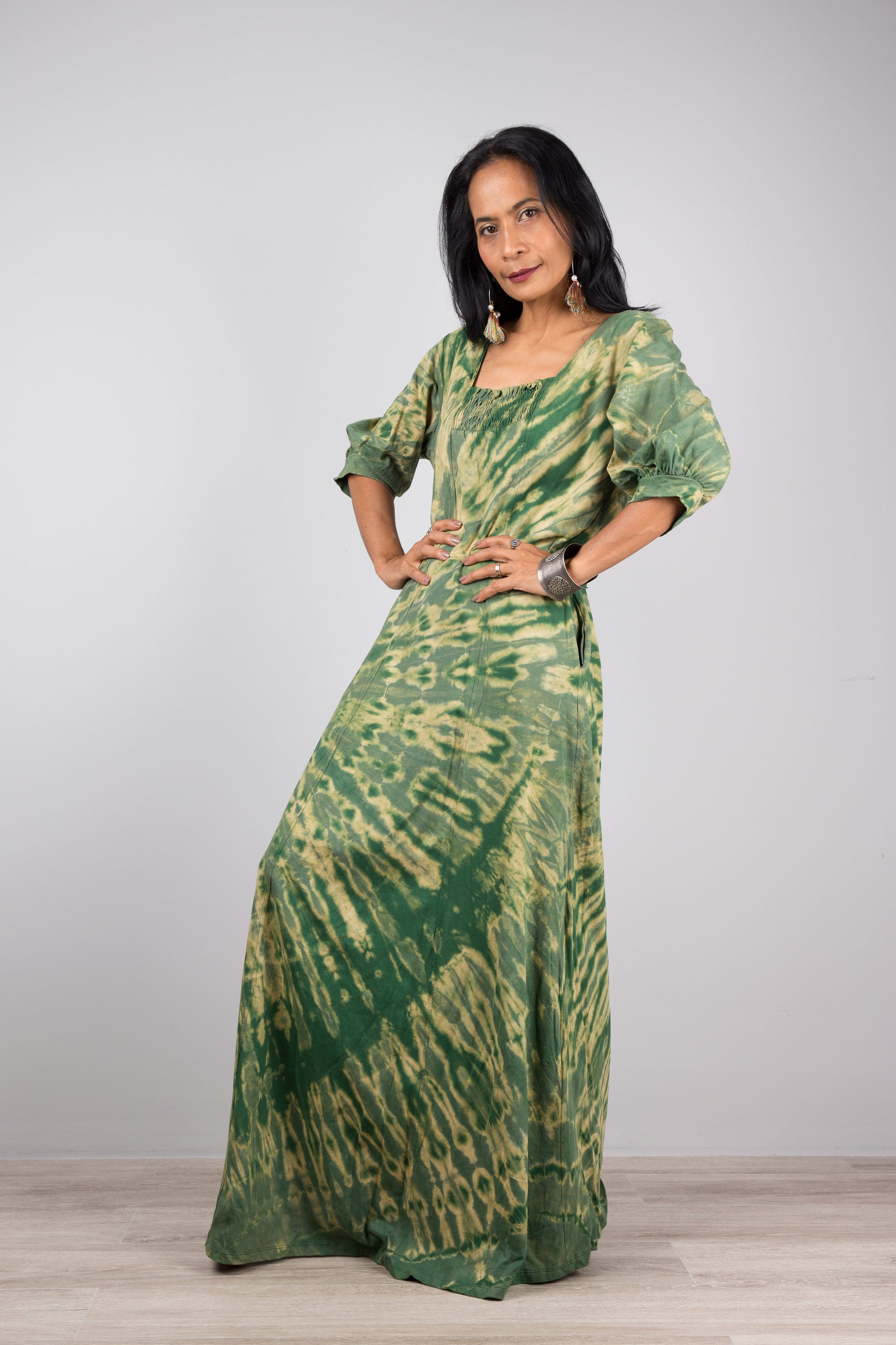 Green tied dye maxi dress with 3/4 sleeves and pockets