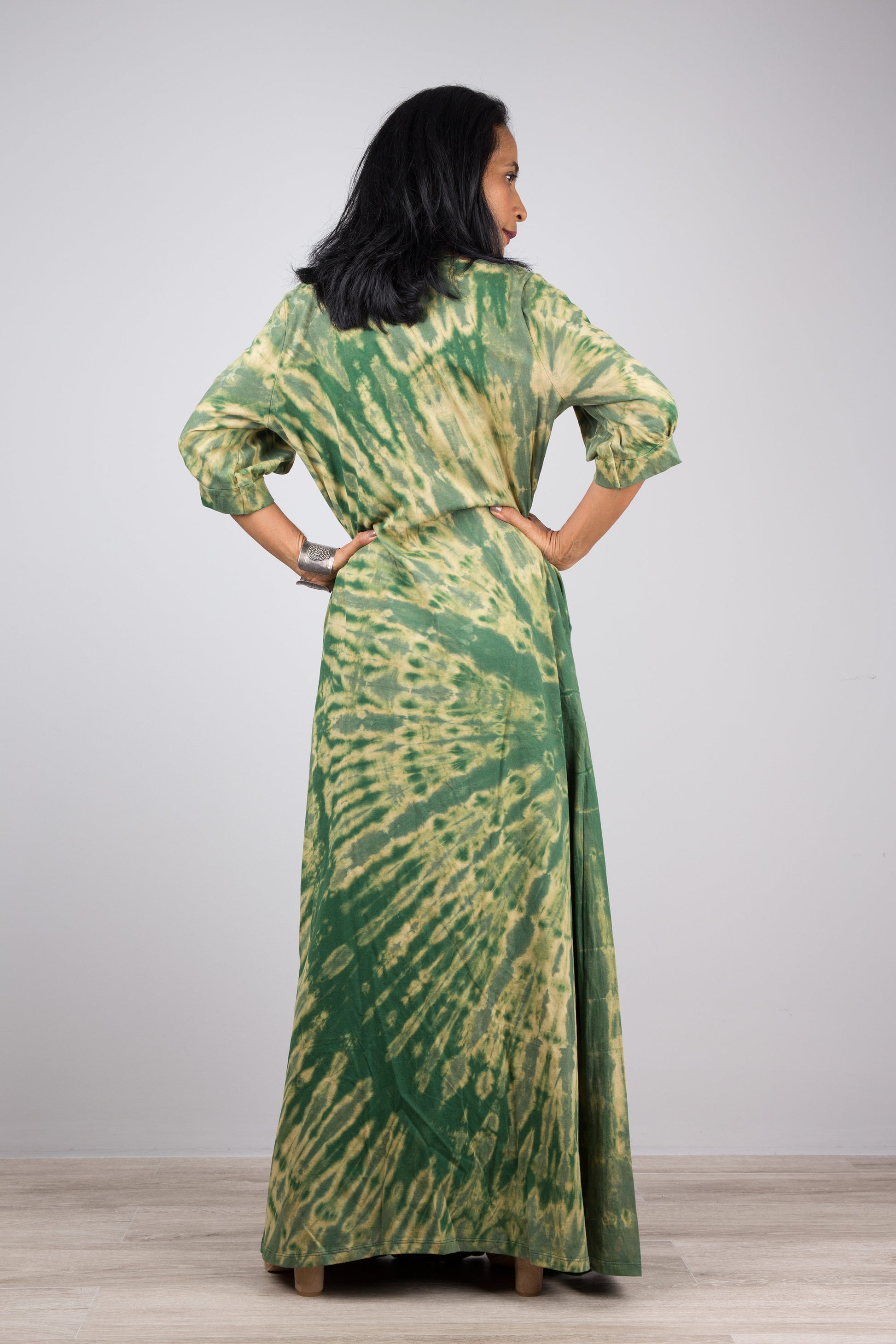 Green tie dye dress with 3/4 sleeves and pockets