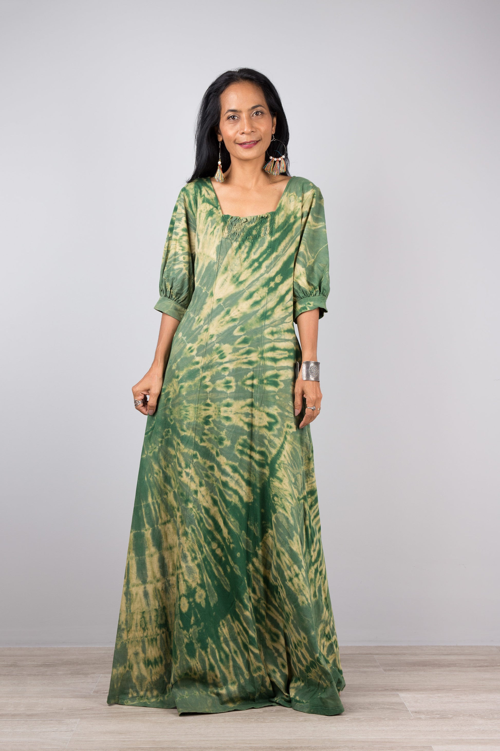 Green tie dye maxi dress with 3/4 sleeves and pockets