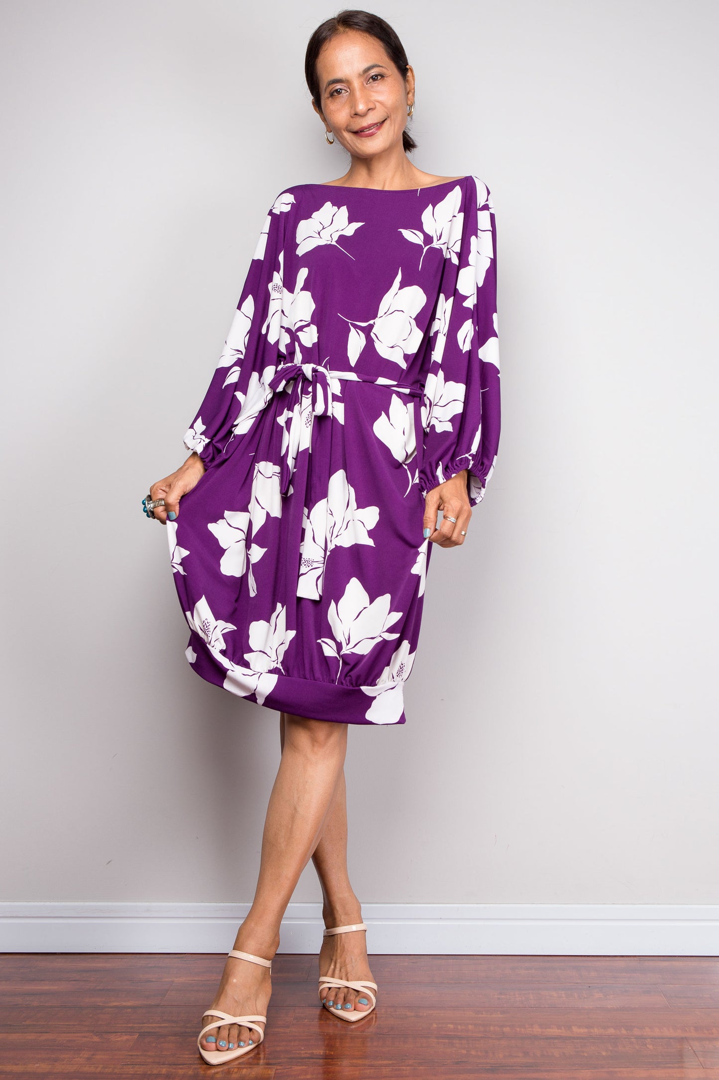 Lila Kleid für kleine Frauen