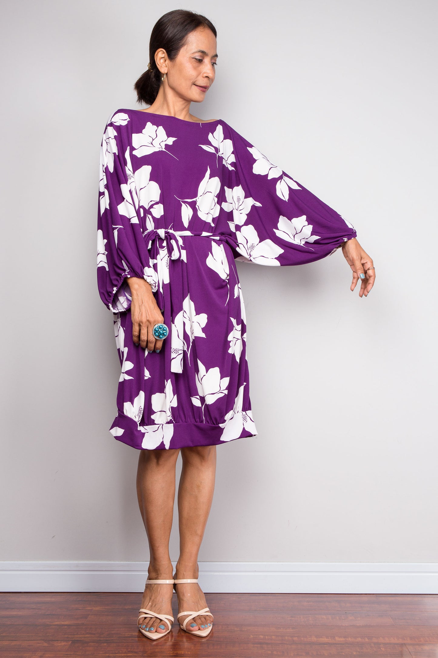 Lila Kleid für kleine Frauen