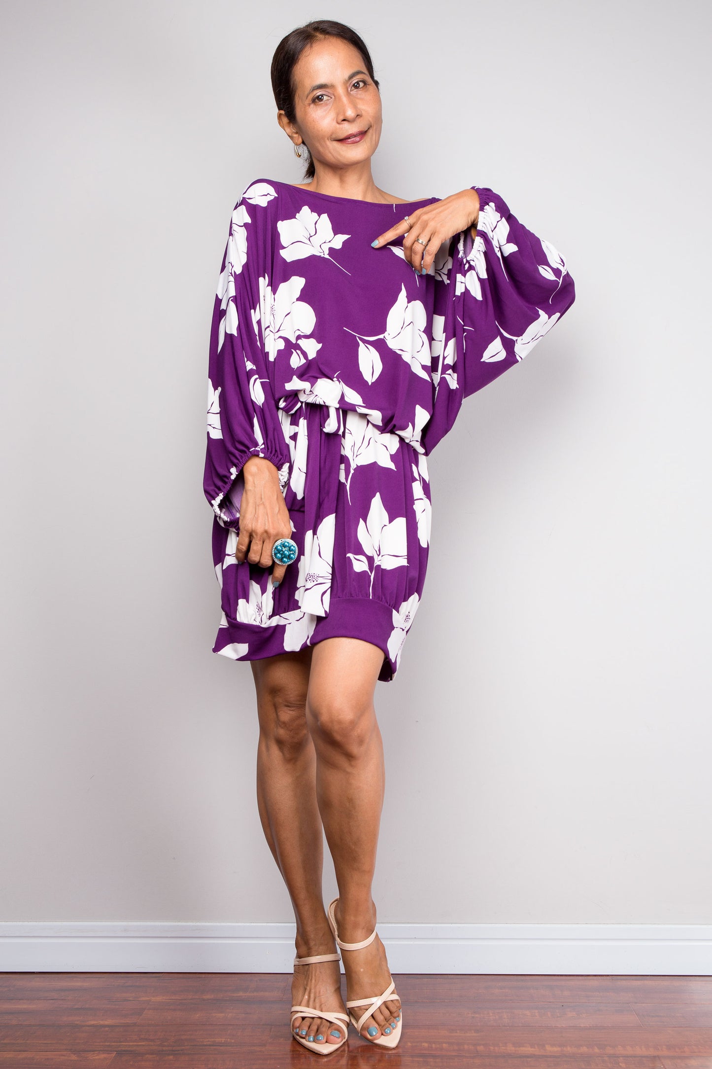 Lila Kleid für kleine Frauen