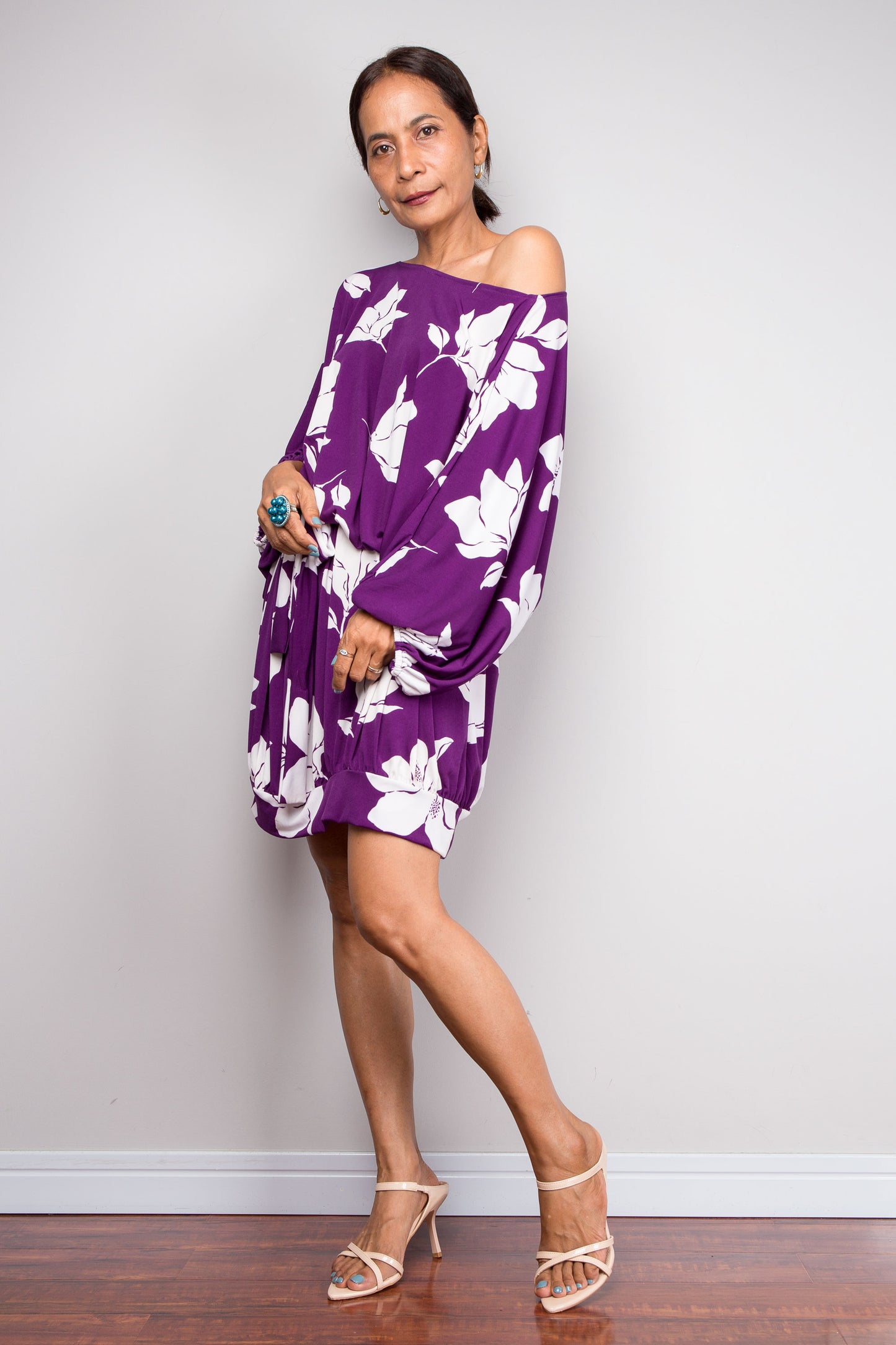 Lila Kleid für kleine Frauen
