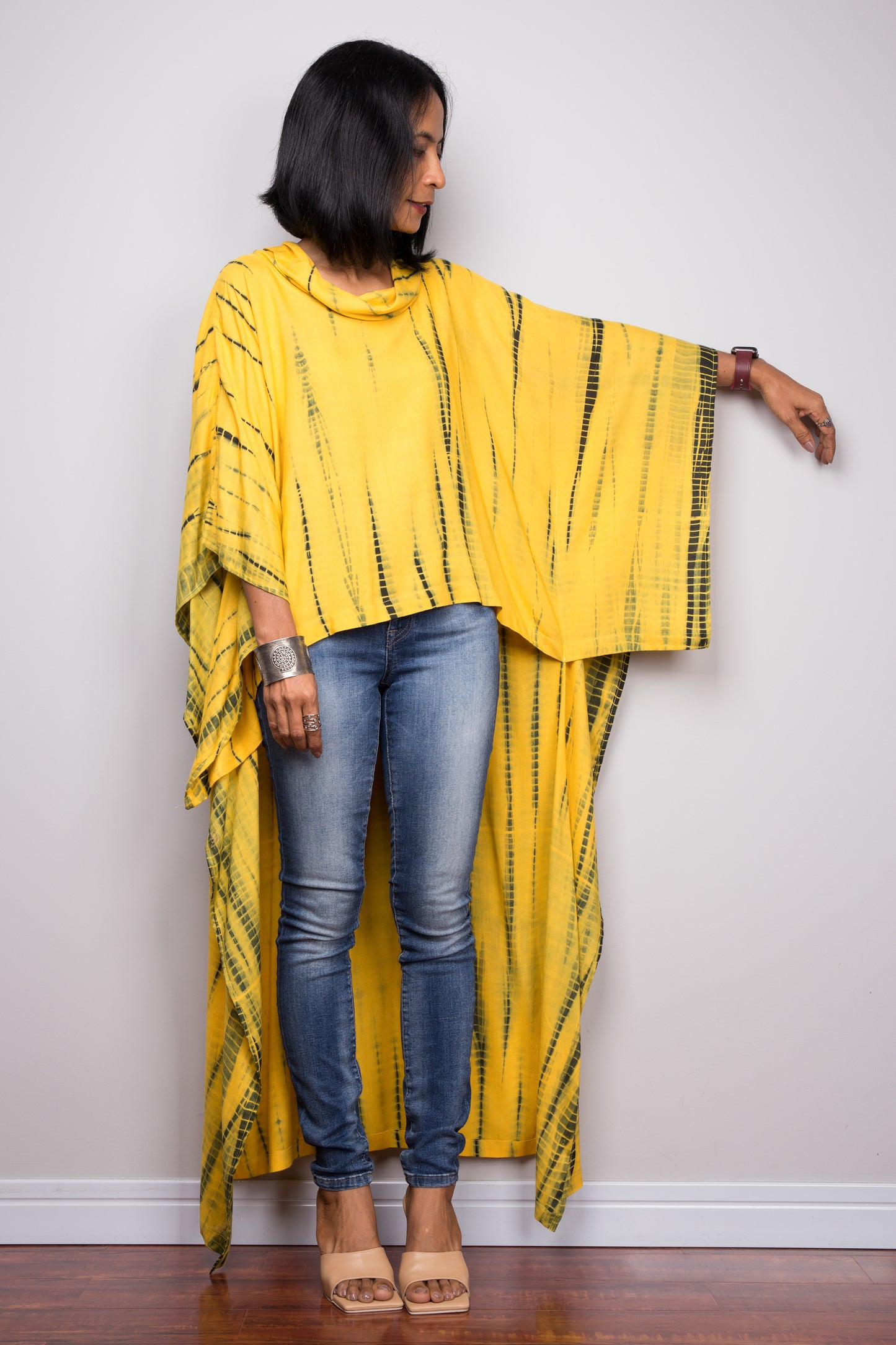 Buy Tie dye Kaftan tops online.  Short front tie dye dress by Nuichan