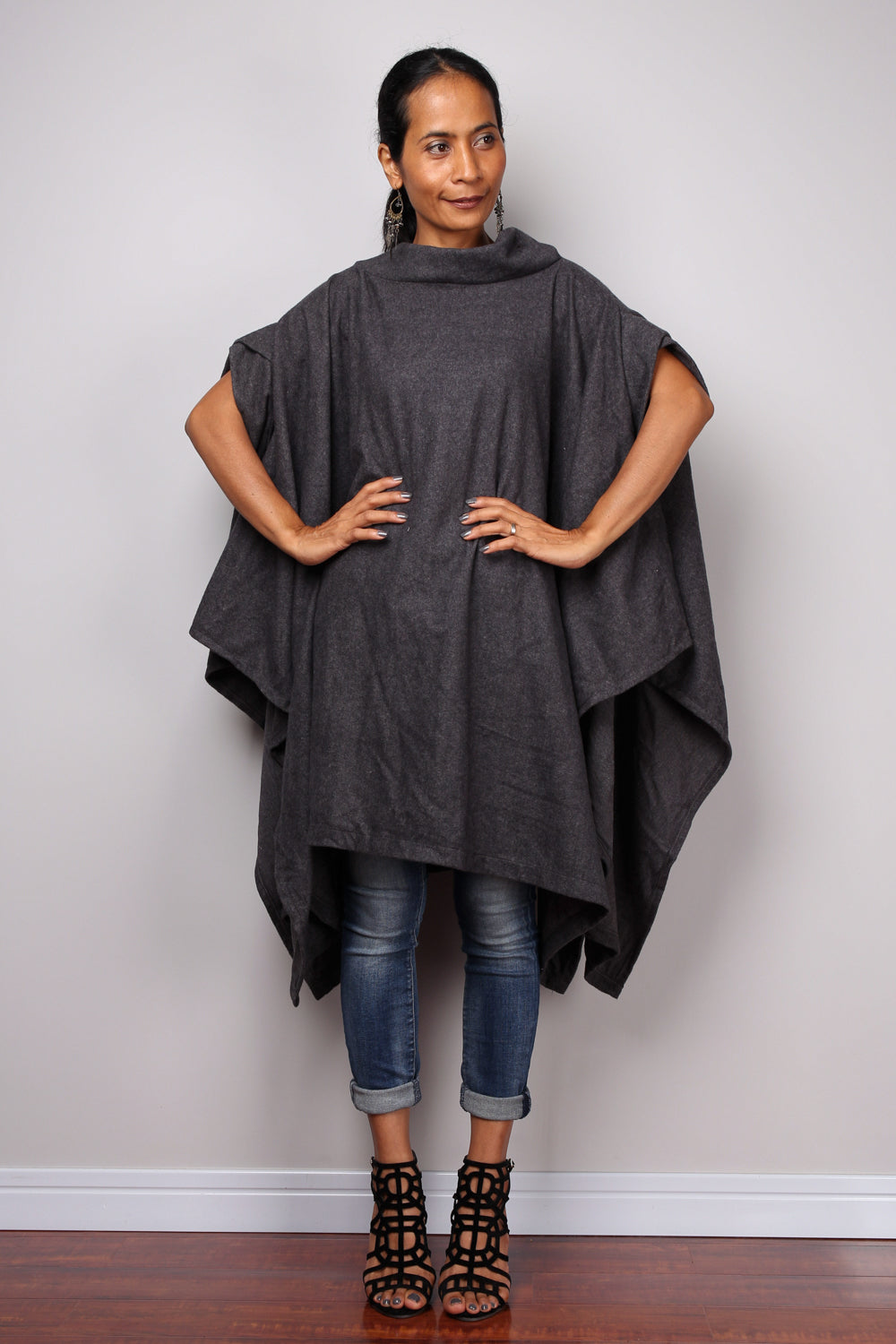 Knitted sweater cape.  Poncho sweater by Nuichan