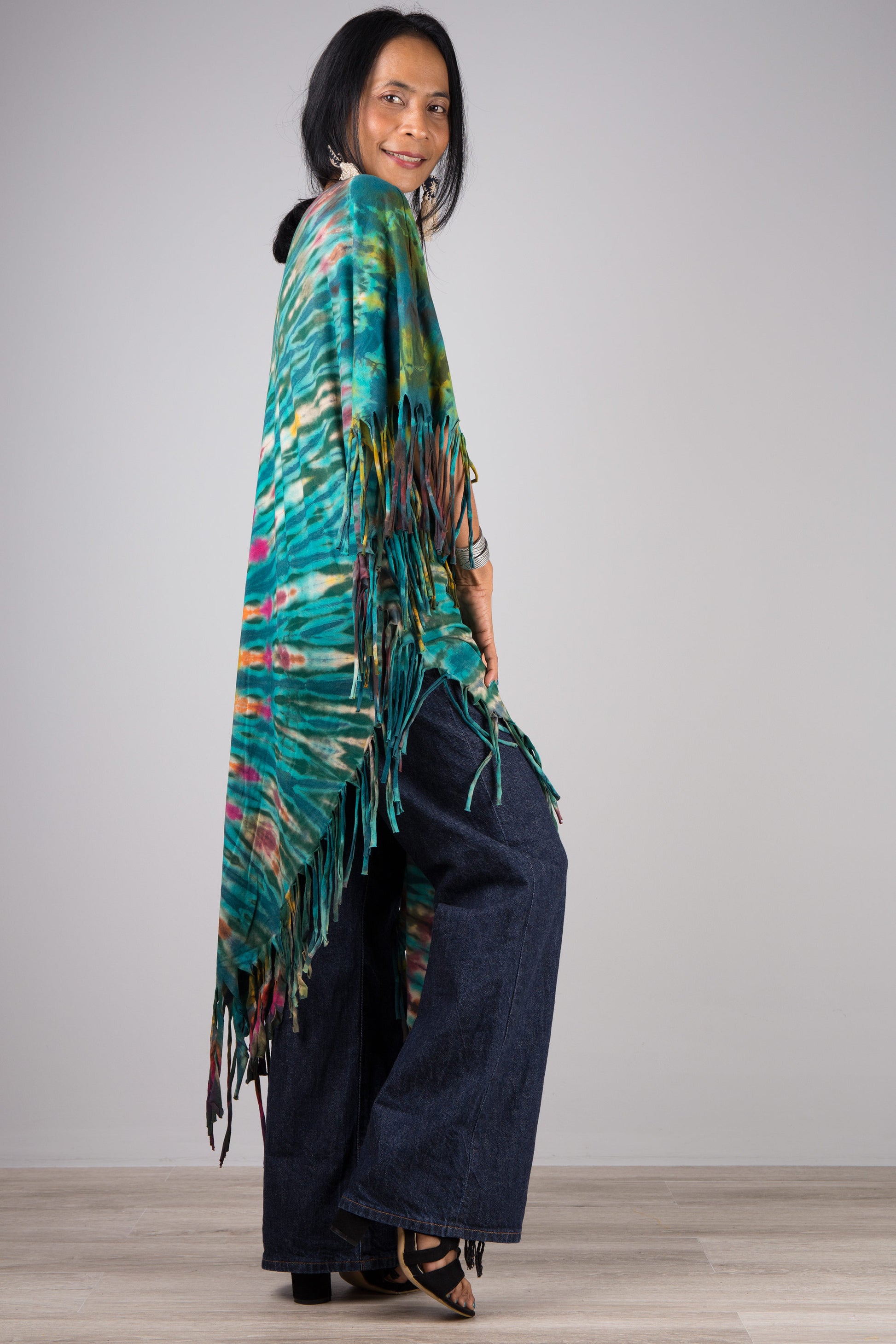 Buy trendy tie dye ponchos online at Nuichan. Check out our selection of tops, crop kaftans, skirts and pants