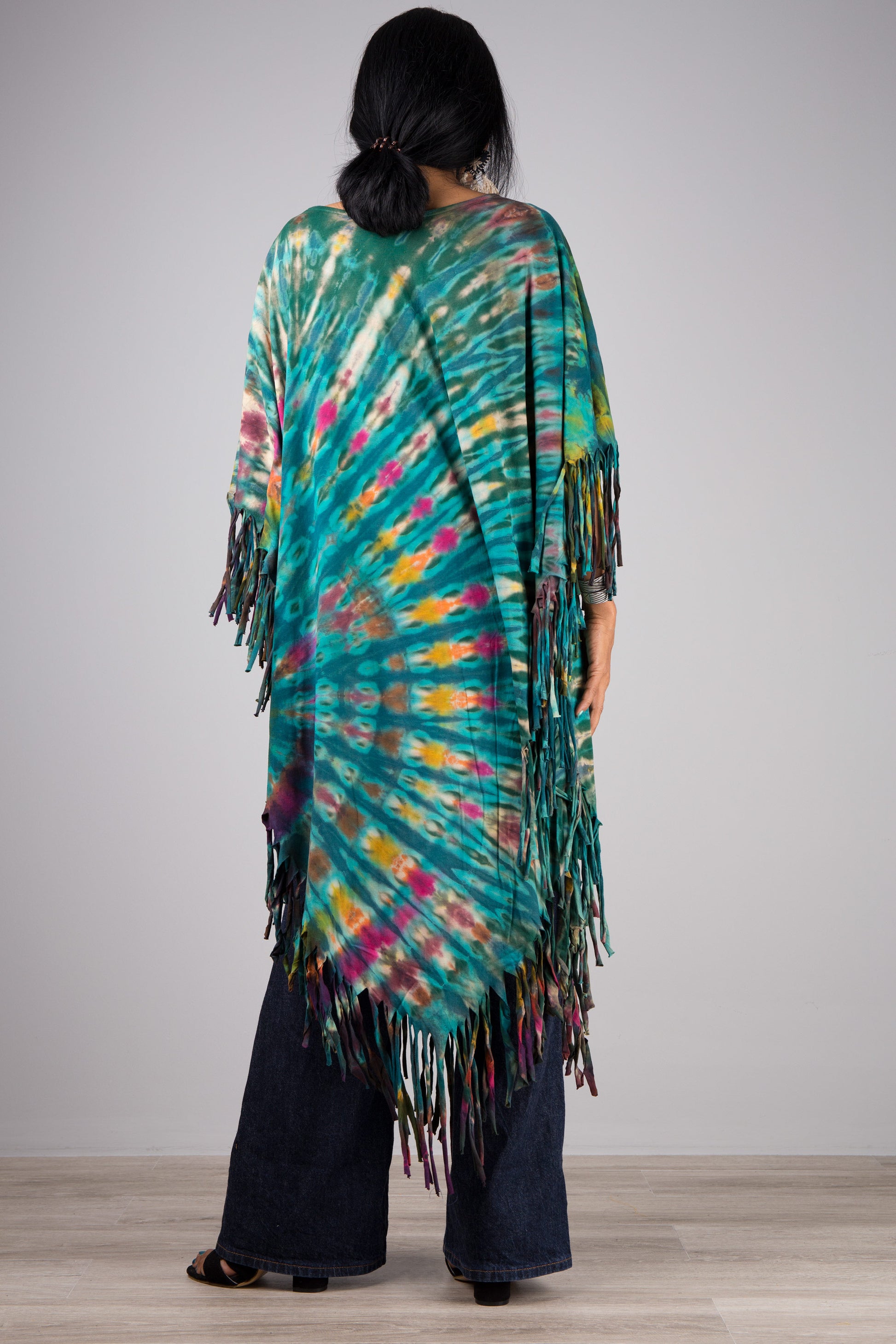 Buy trendy tie dye ponchos online at Nuichan. Check out our selection of tops, crop kaftans, skirts and pants