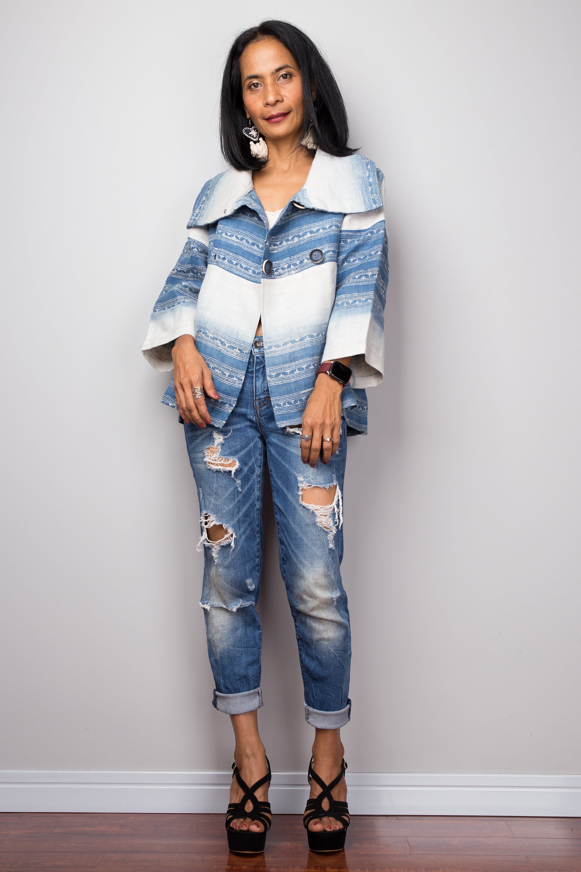 Women’s hemp jacket blouse, highlighting the structured collar and flared sleeves with a unique hand-dyed geometric design.

