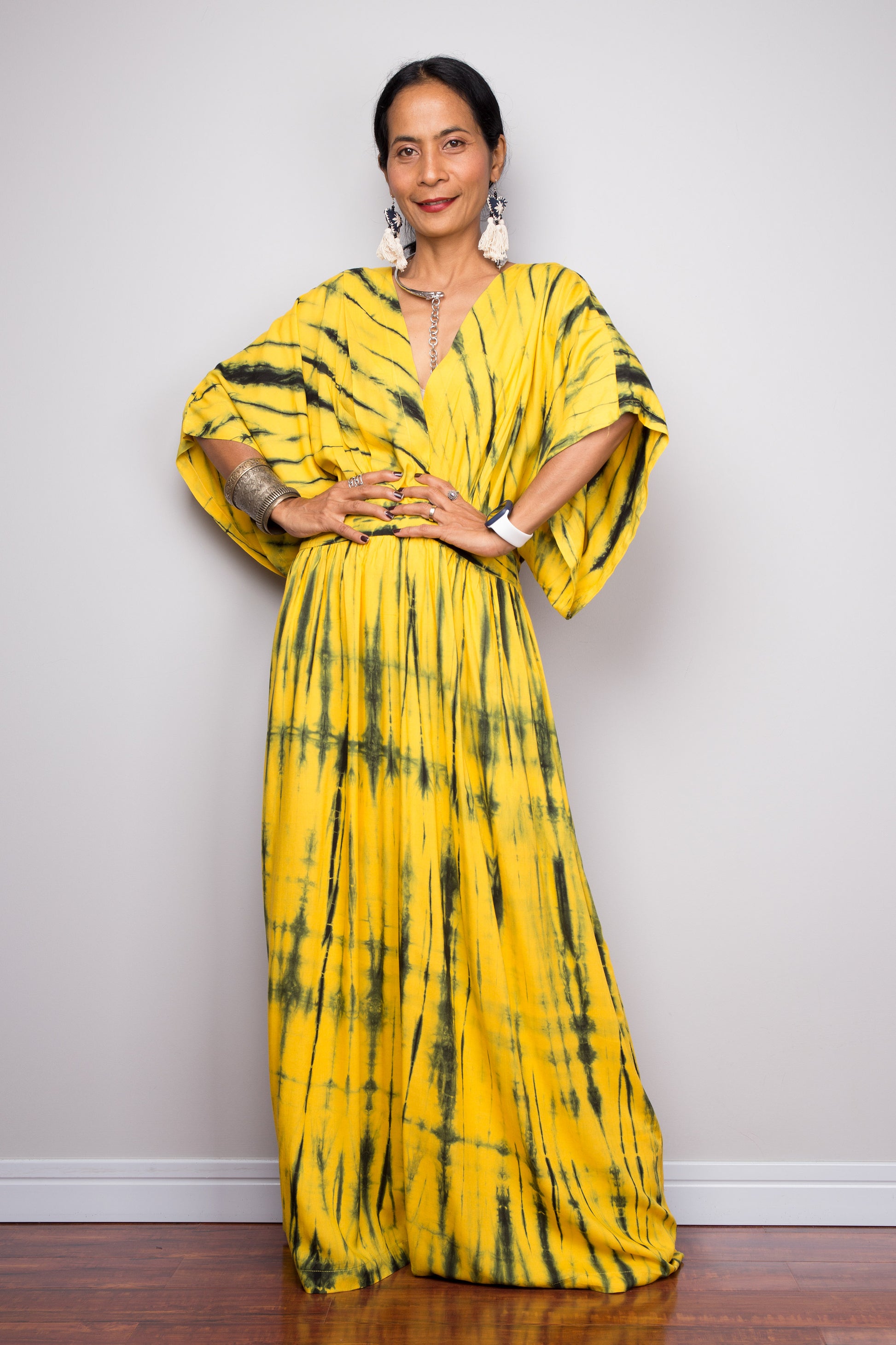 Buy Tie dye kimono kaftan online. Nuichan offers vast variety of tie dye summer dresses