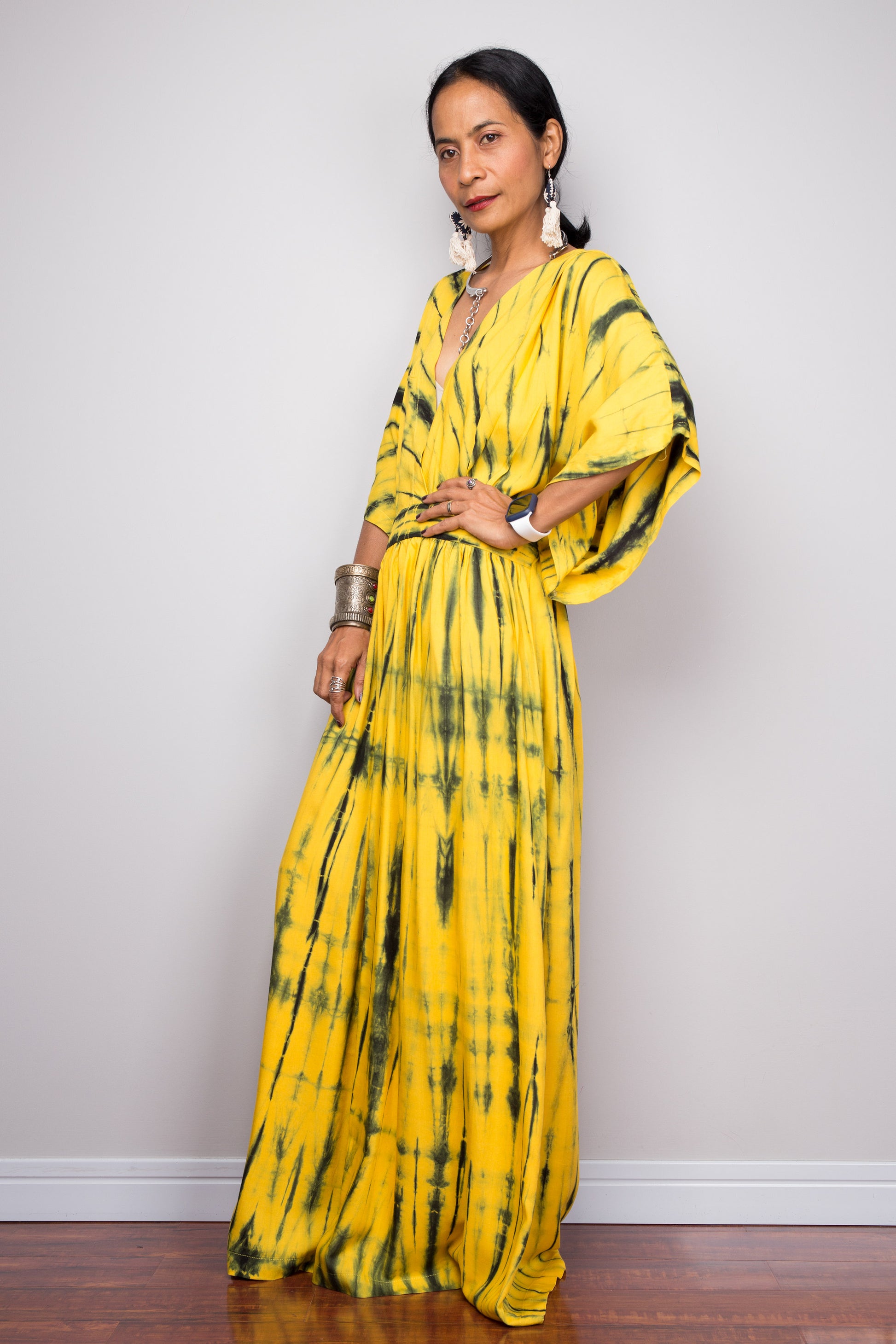 Buy Tie dye kimono kaftan online. Nuichan offers vast variety of tie dye summer dresses