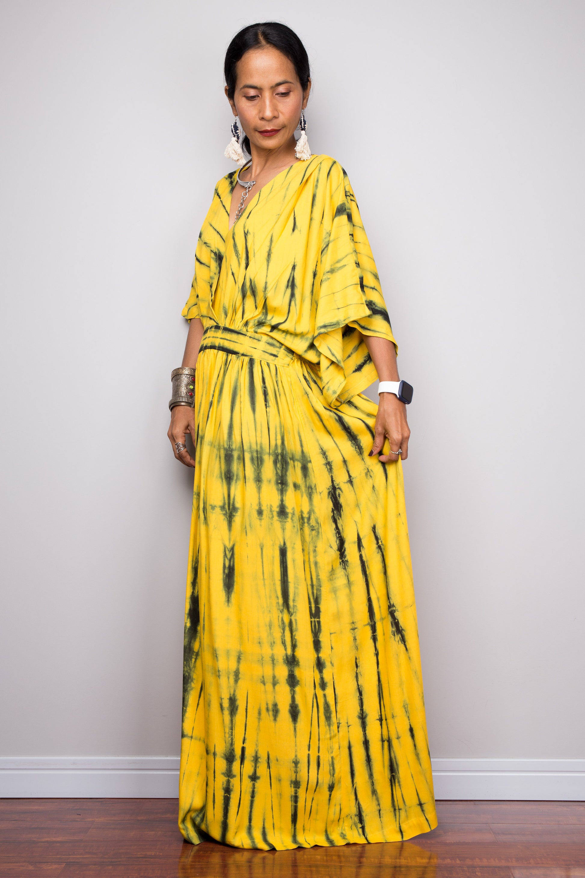 Buy Tie dye kimono kaftan online. Nuichan offers vast variety of tie dye summer dresses