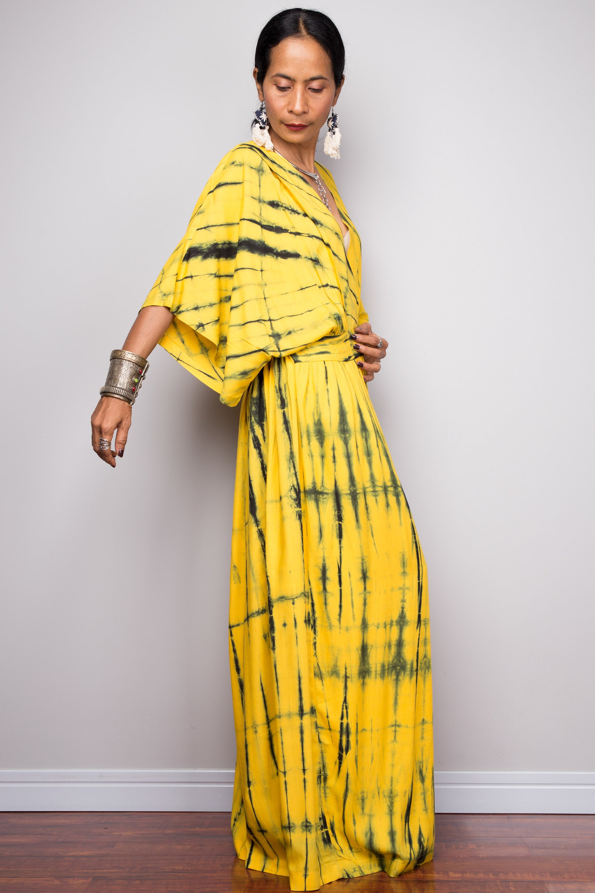 Buy Tie dye kimono kaftan online. Nuichan offers vast variety of tie dye summer dresses