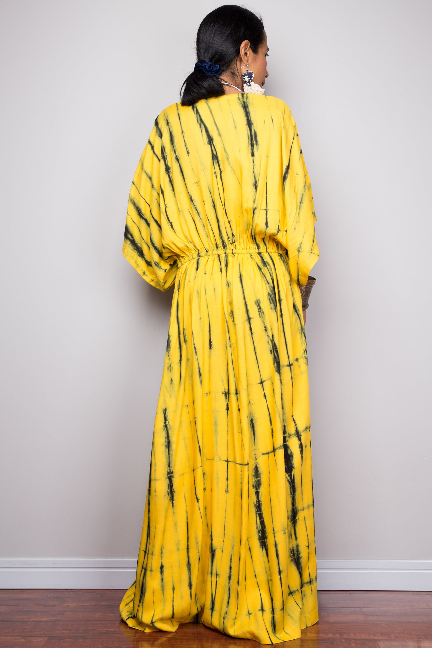 Buy Tie dye kimono kaftan online. Nuichan offers vast variety of tie dye summer dresses