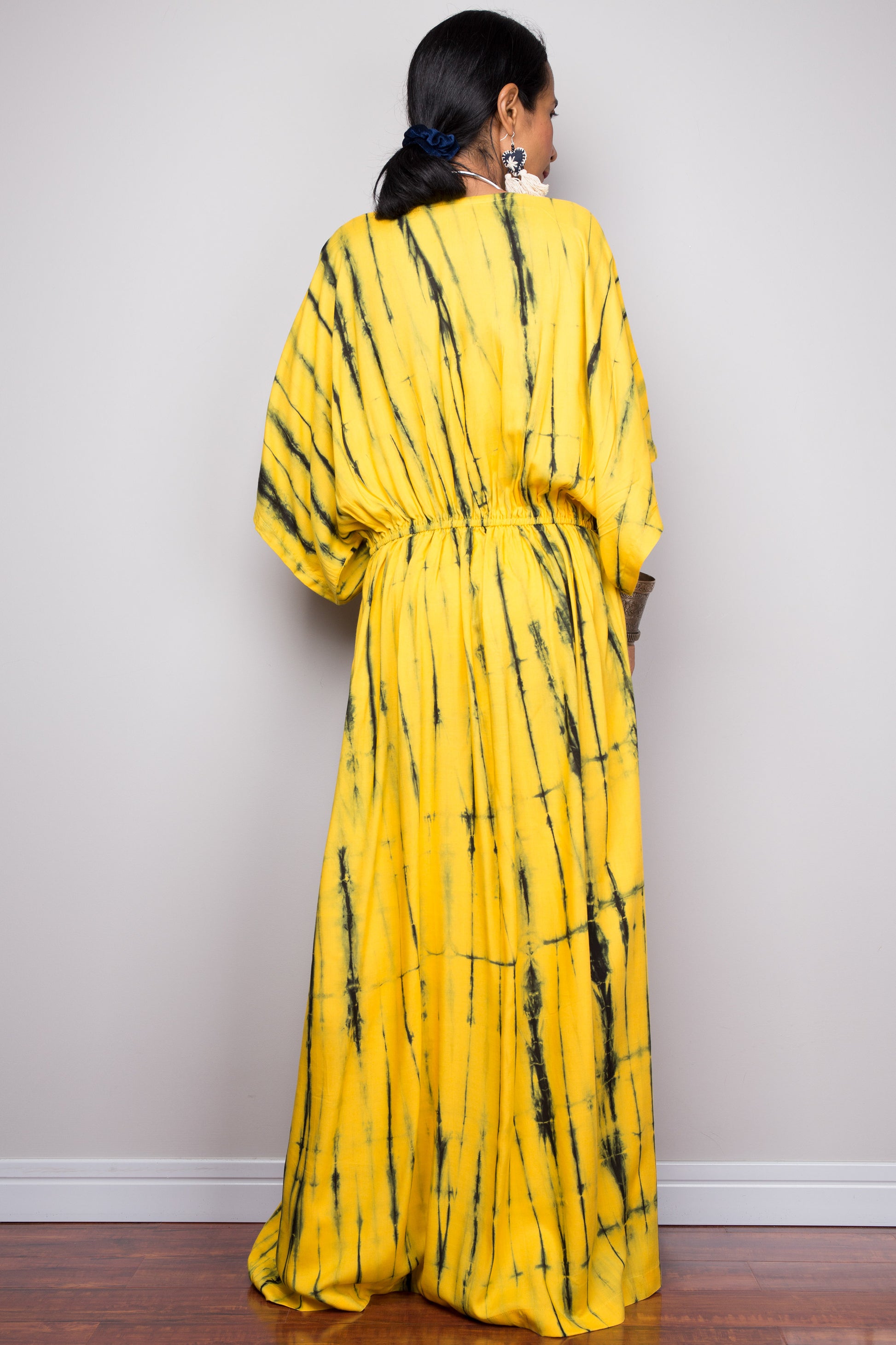 Buy Tie dye kimono kaftan online. Nuichan offers vast variety of tie dye summer dresses