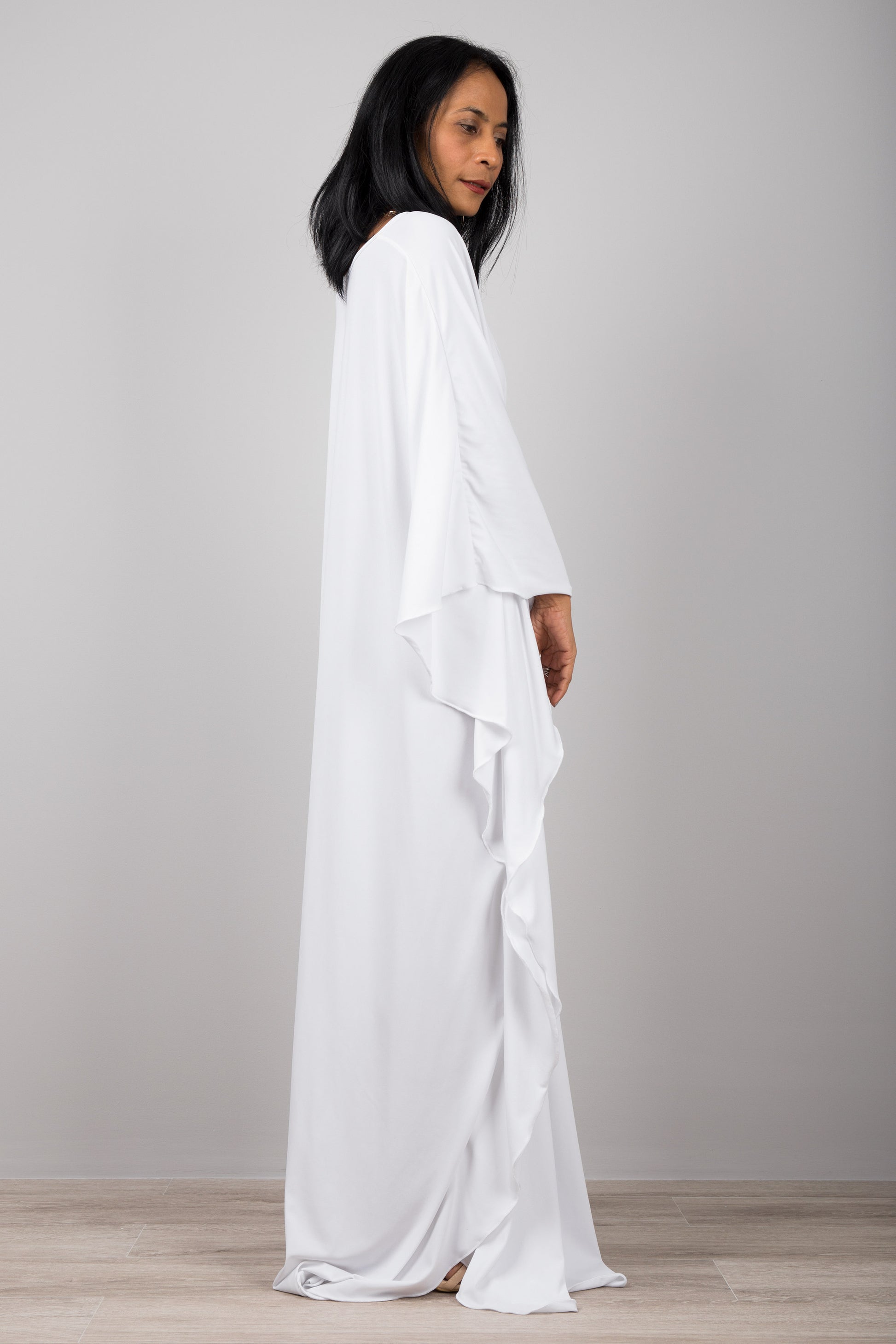 White kaftan dress with plunging neckline.  Buy your timeless kaftans online from Nuichan.  Express worldwide delivery via DHL.