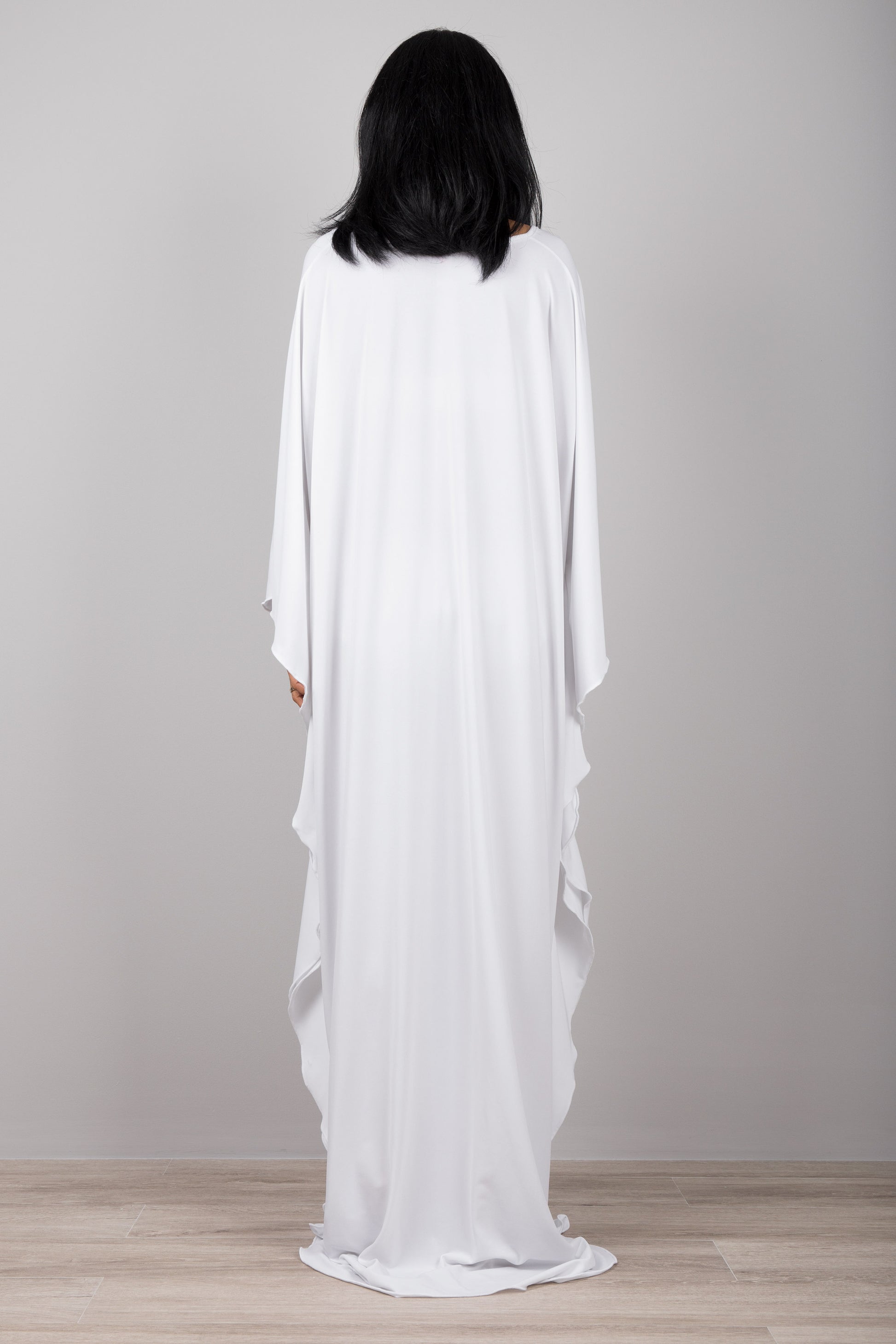 White kaftan dress with plunging neckline.  Buy your timeless kaftans online from Nuichan.  Express worldwide delivery via DHL.
