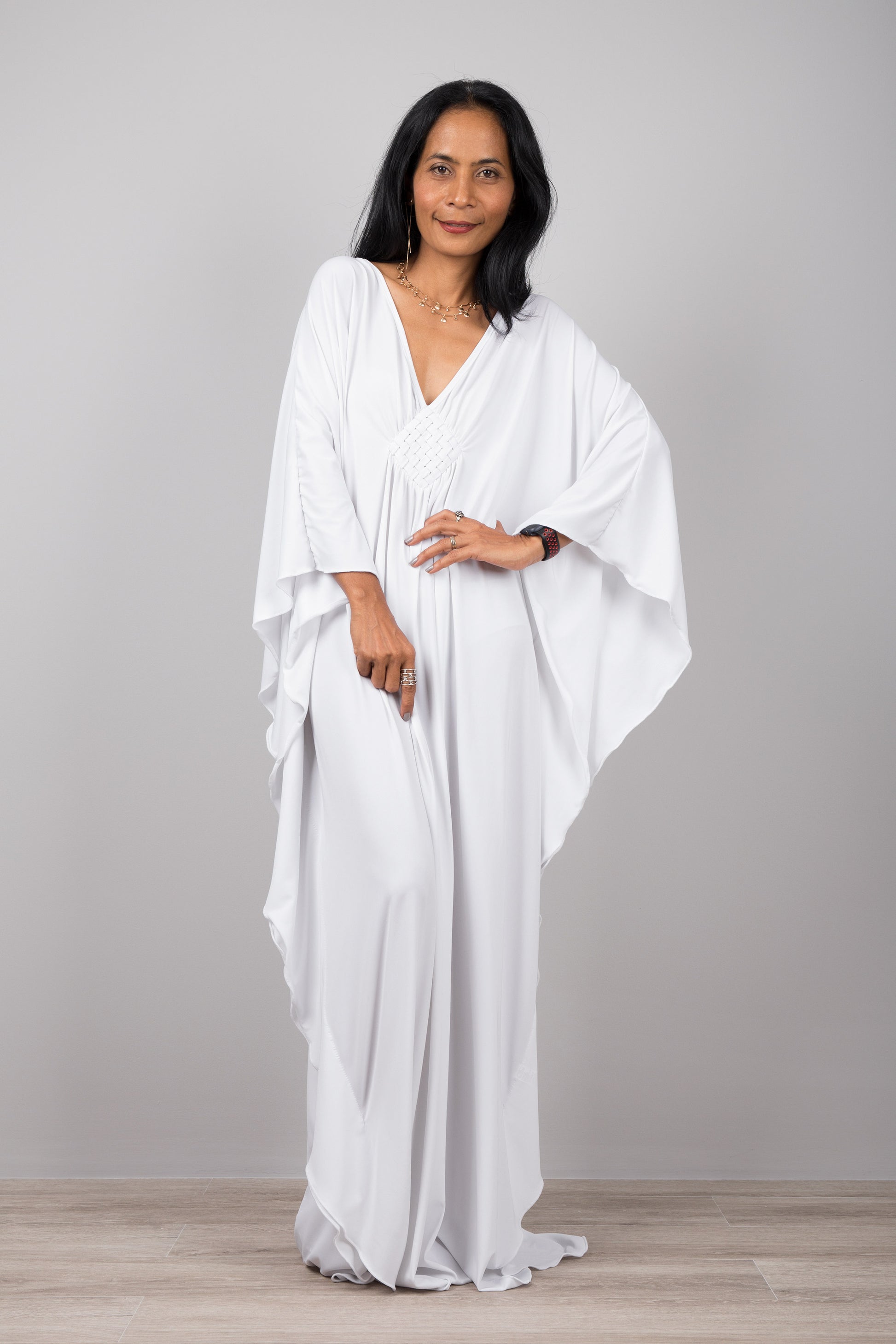 White kaftan dress with plunging neckline.  Buy your timeless kaftans online from Nuichan.  Express worldwide delivery via DHL.