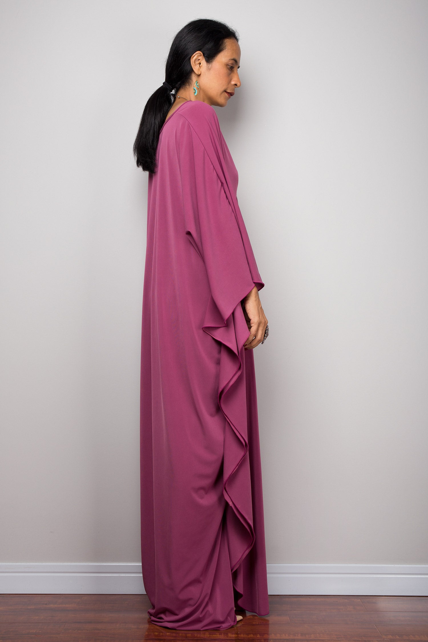Long kaftan dress with batwing sleeves - side view