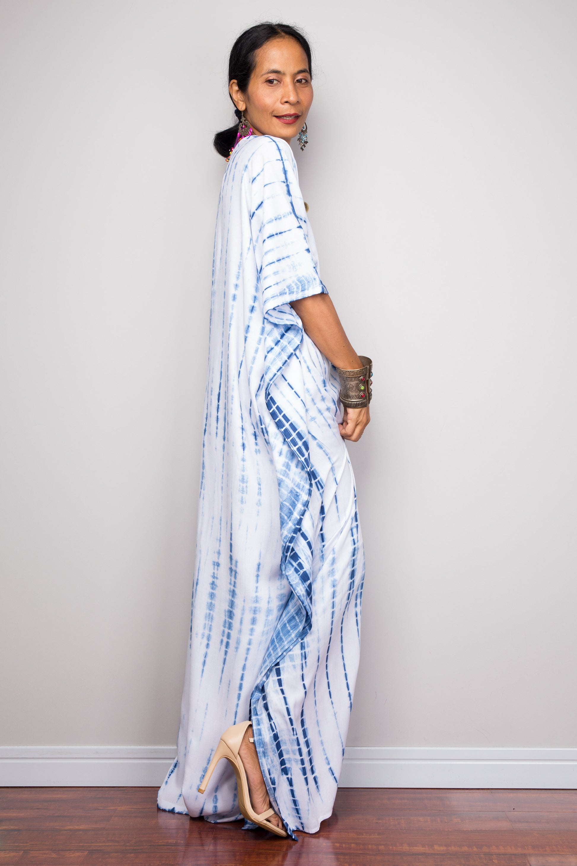 Indigo tie dye cardigan.  Open front cardigan with sash. Side view